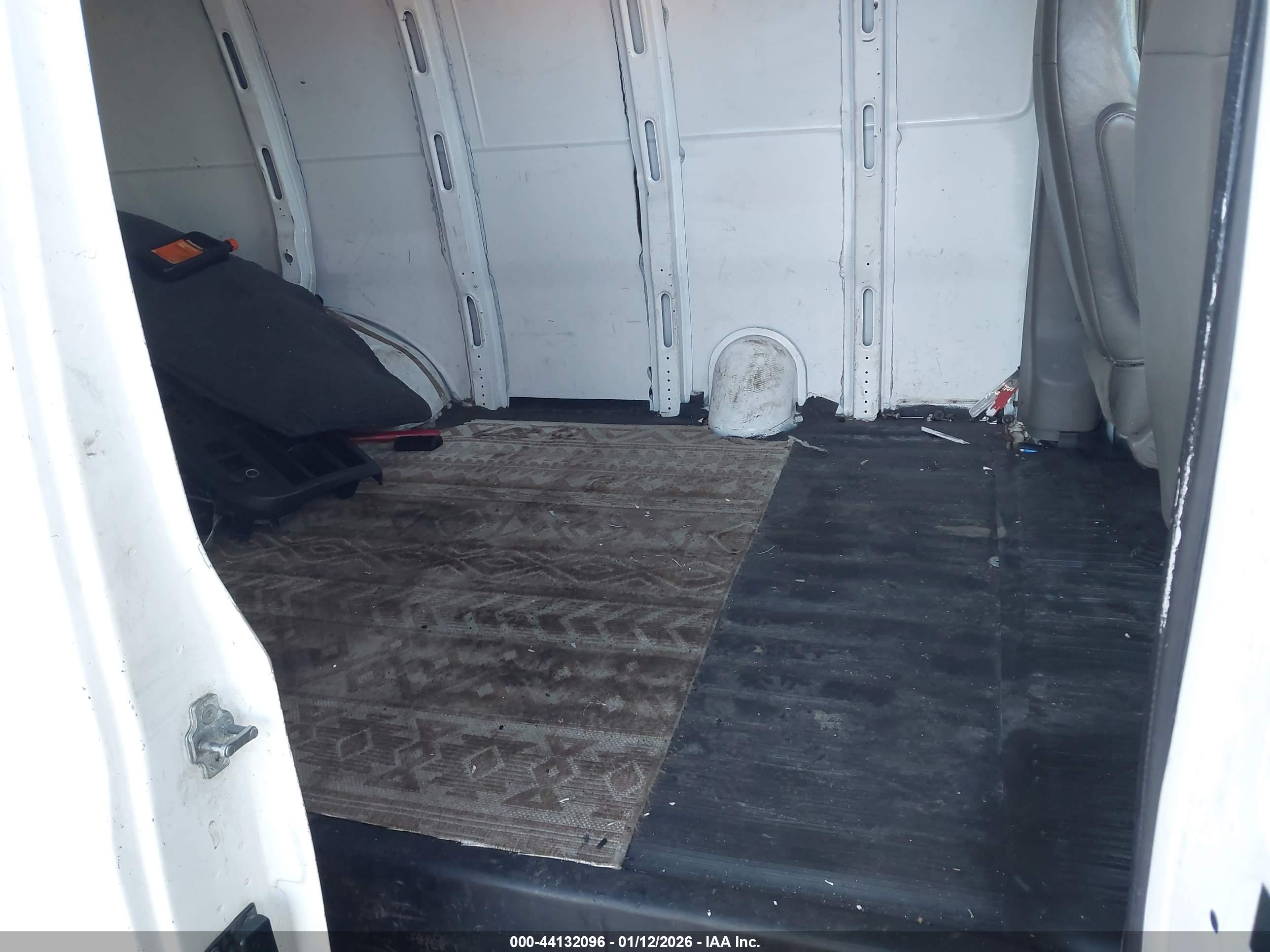 CHEVROLET EXPRESS image 8