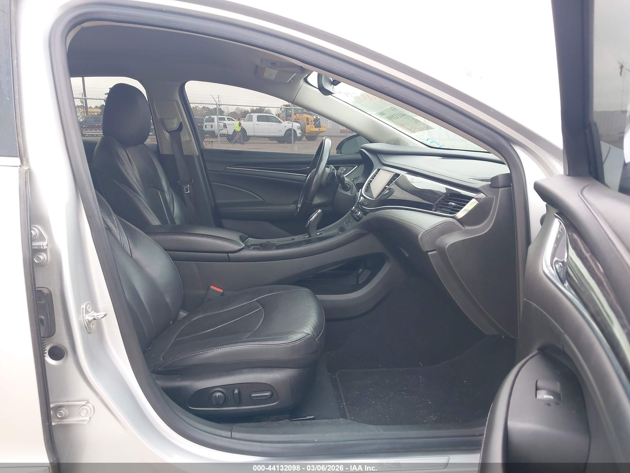 BUICK LACROSSE image 5