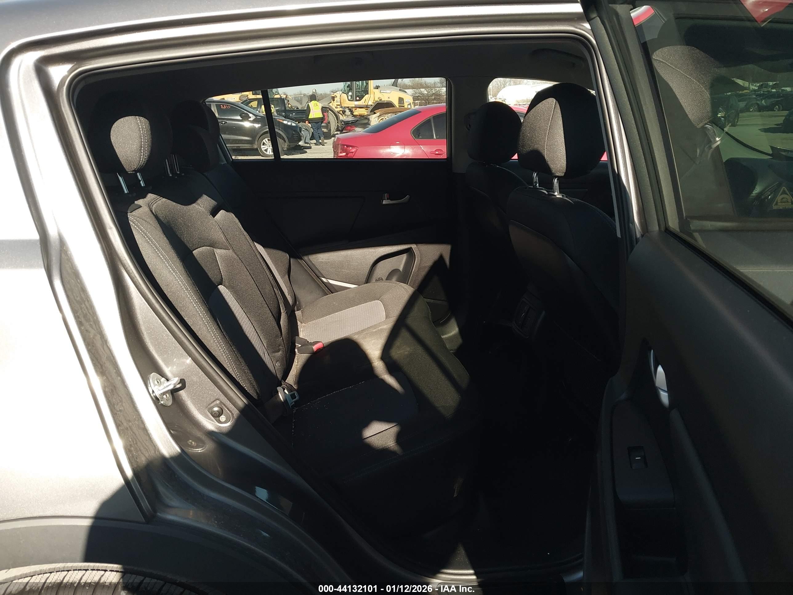 KIA SPORTAGE image 8