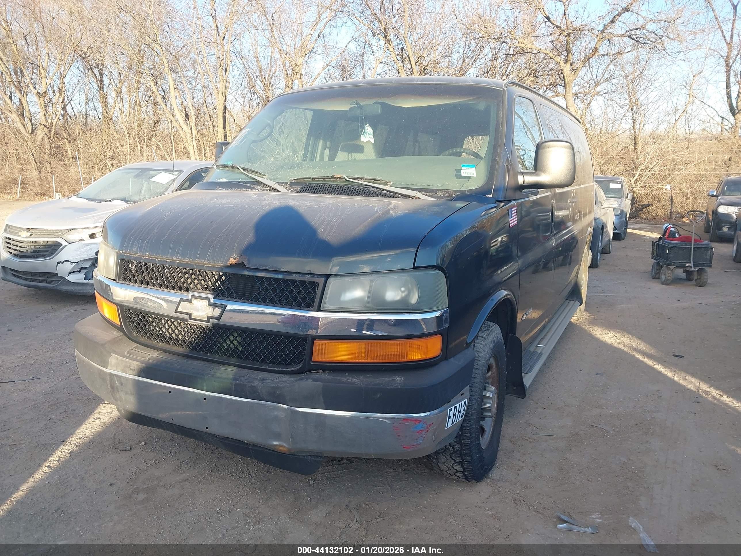 CHEVROLET EXPRESS image 2