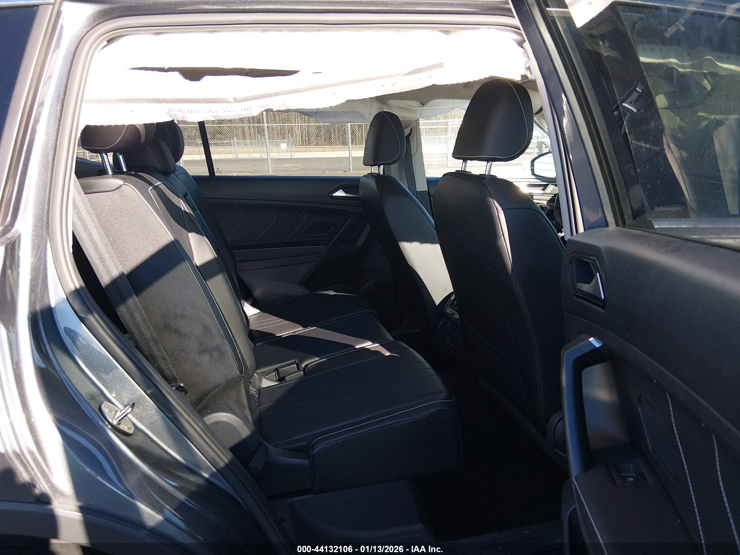 VOLKSWAGEN TIGUAN image 8