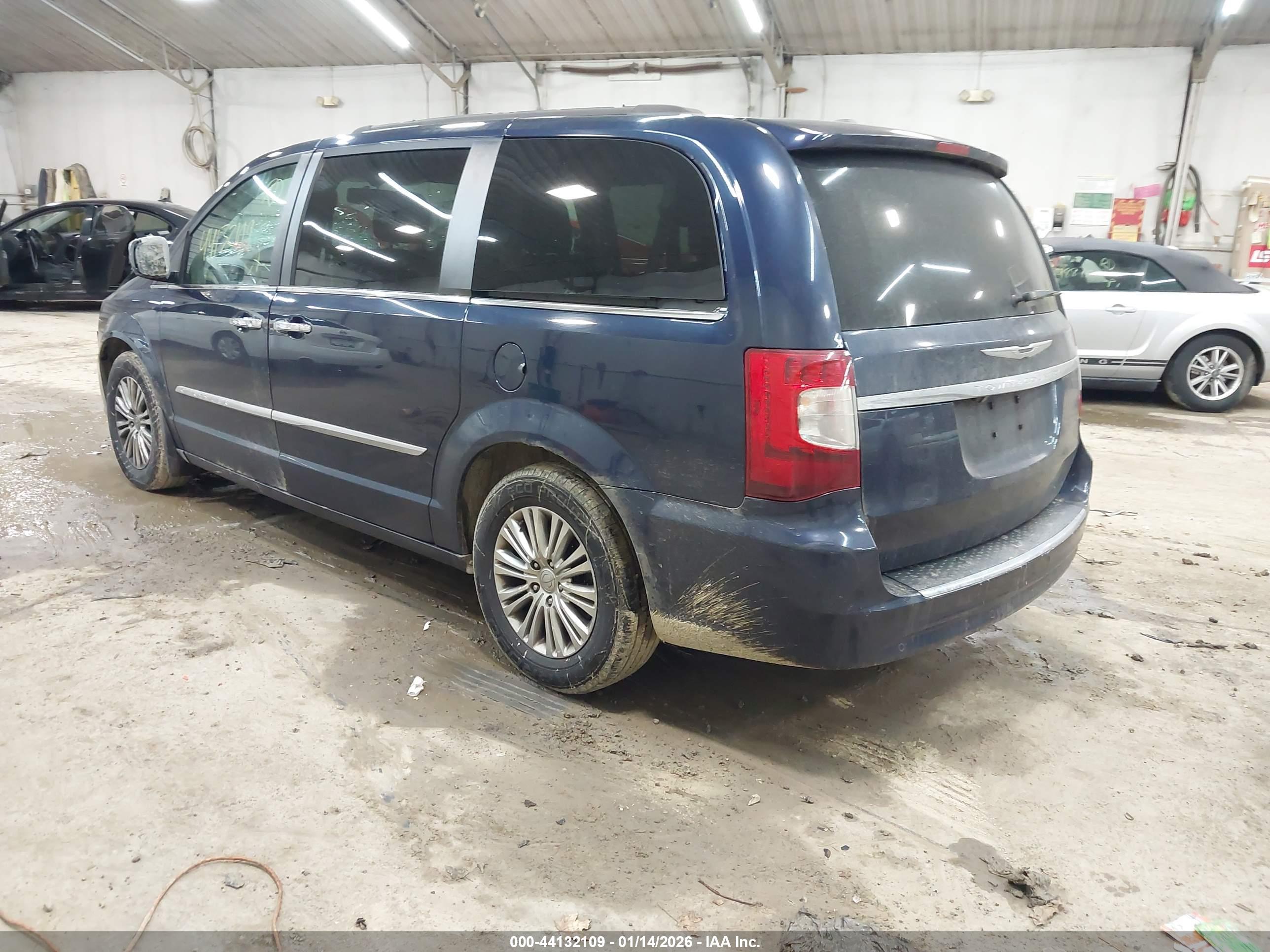 CHRYSLER TOWN image 3