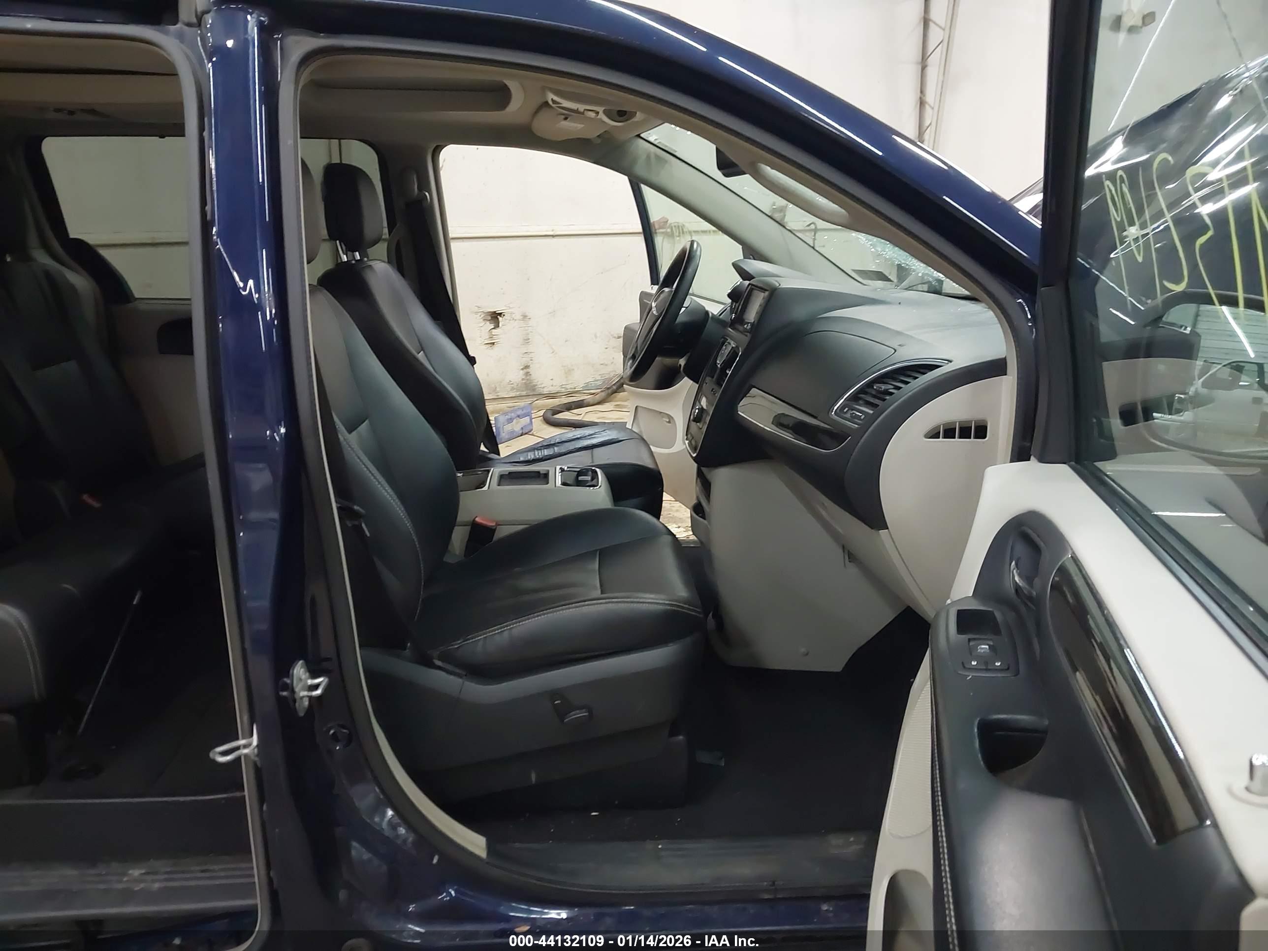 CHRYSLER TOWN image 5