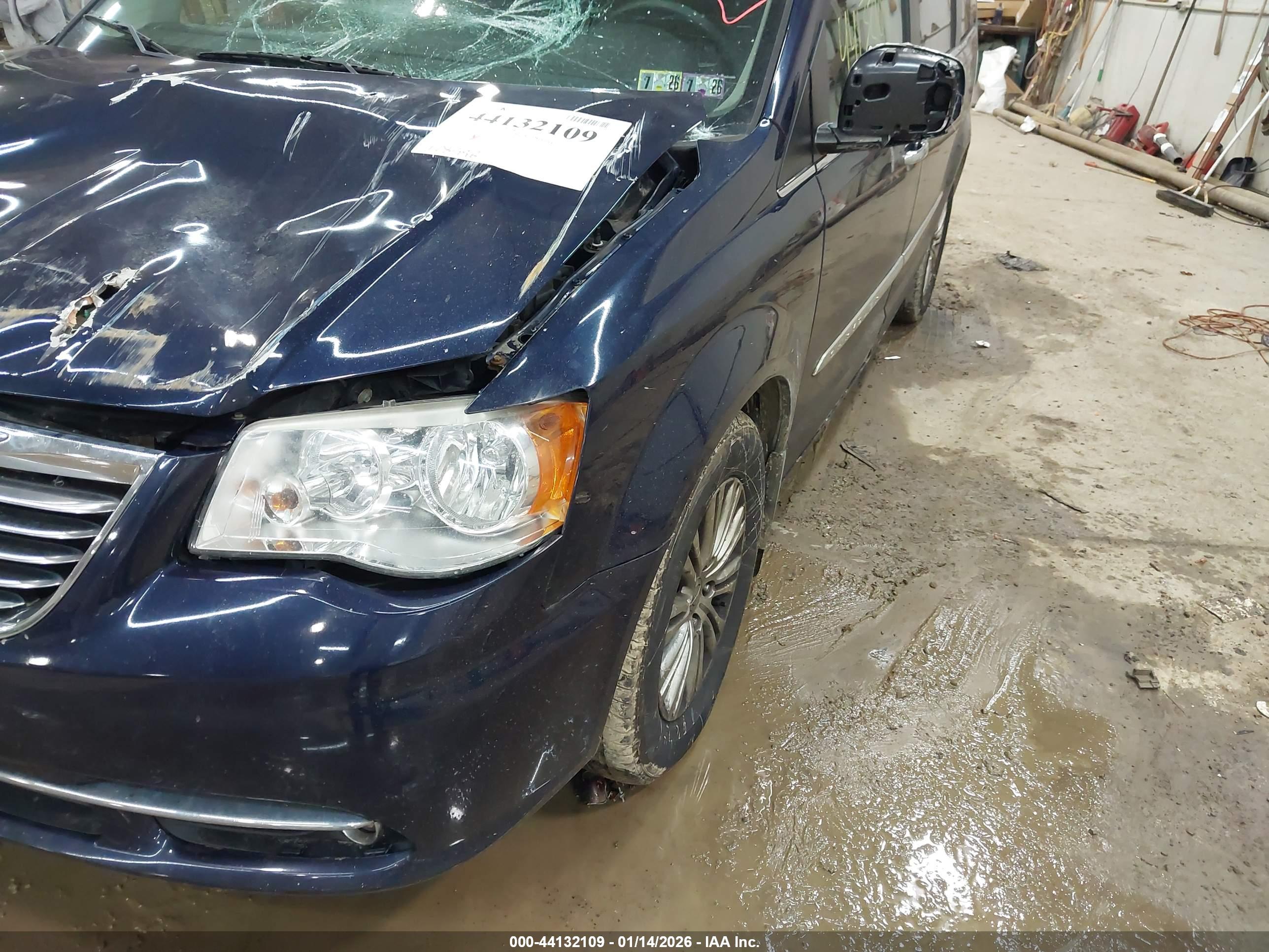 CHRYSLER TOWN image 6
