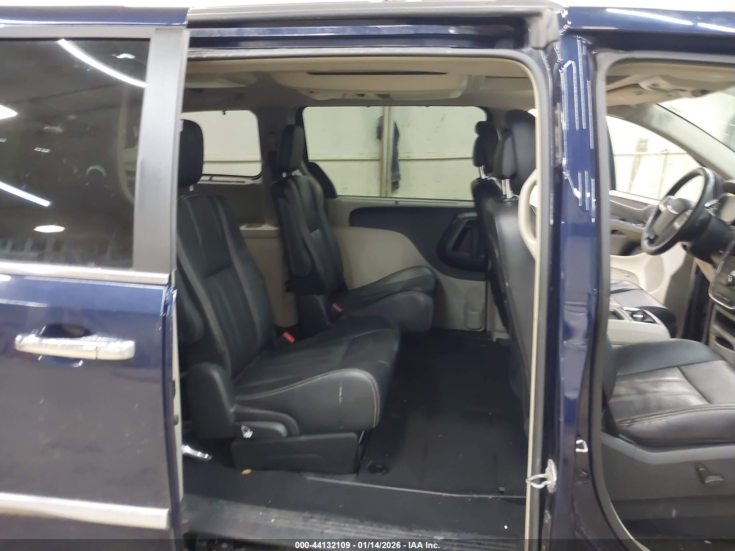 CHRYSLER TOWN image 8