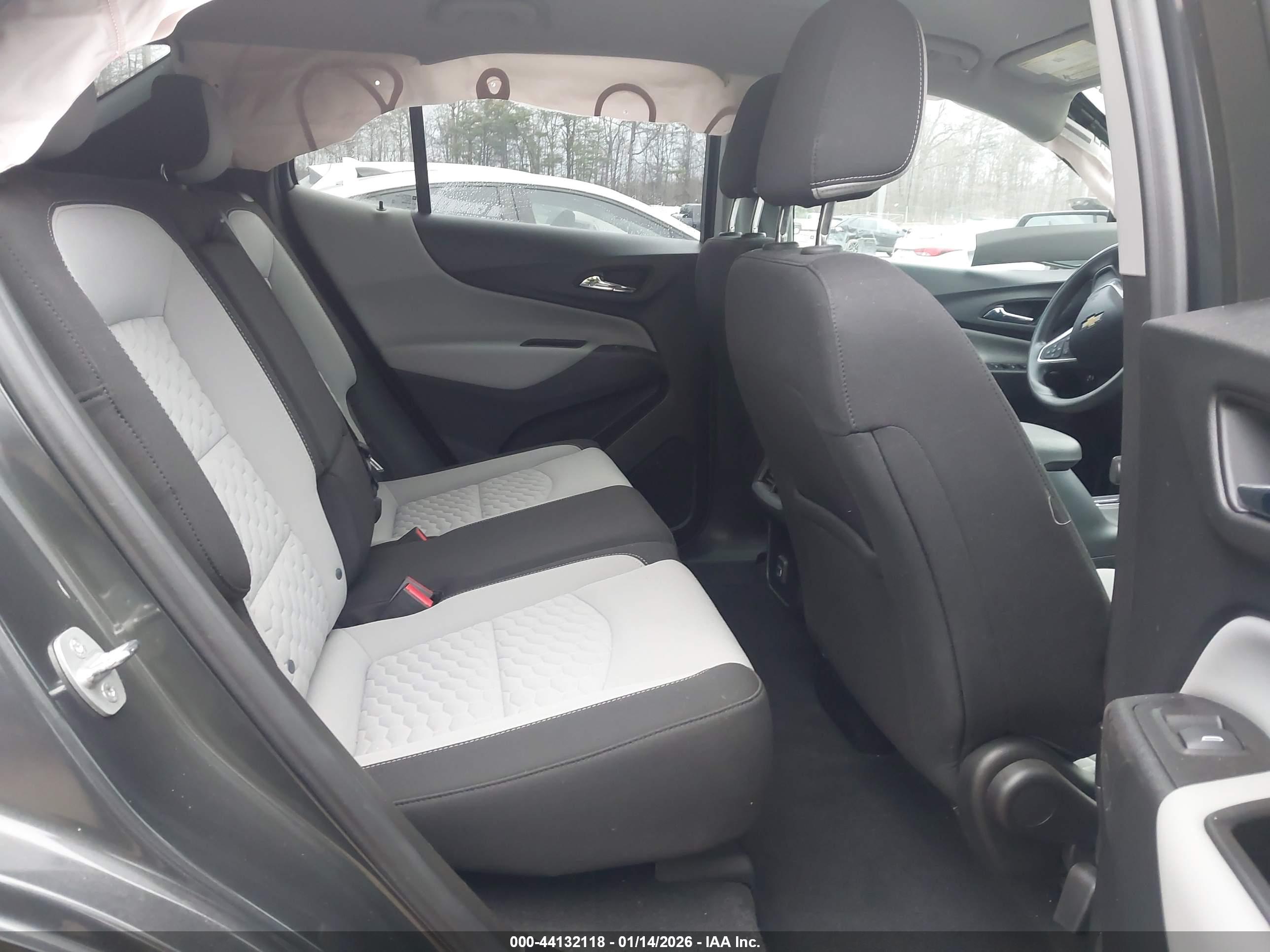 CHEVROLET EQUINOX image 8