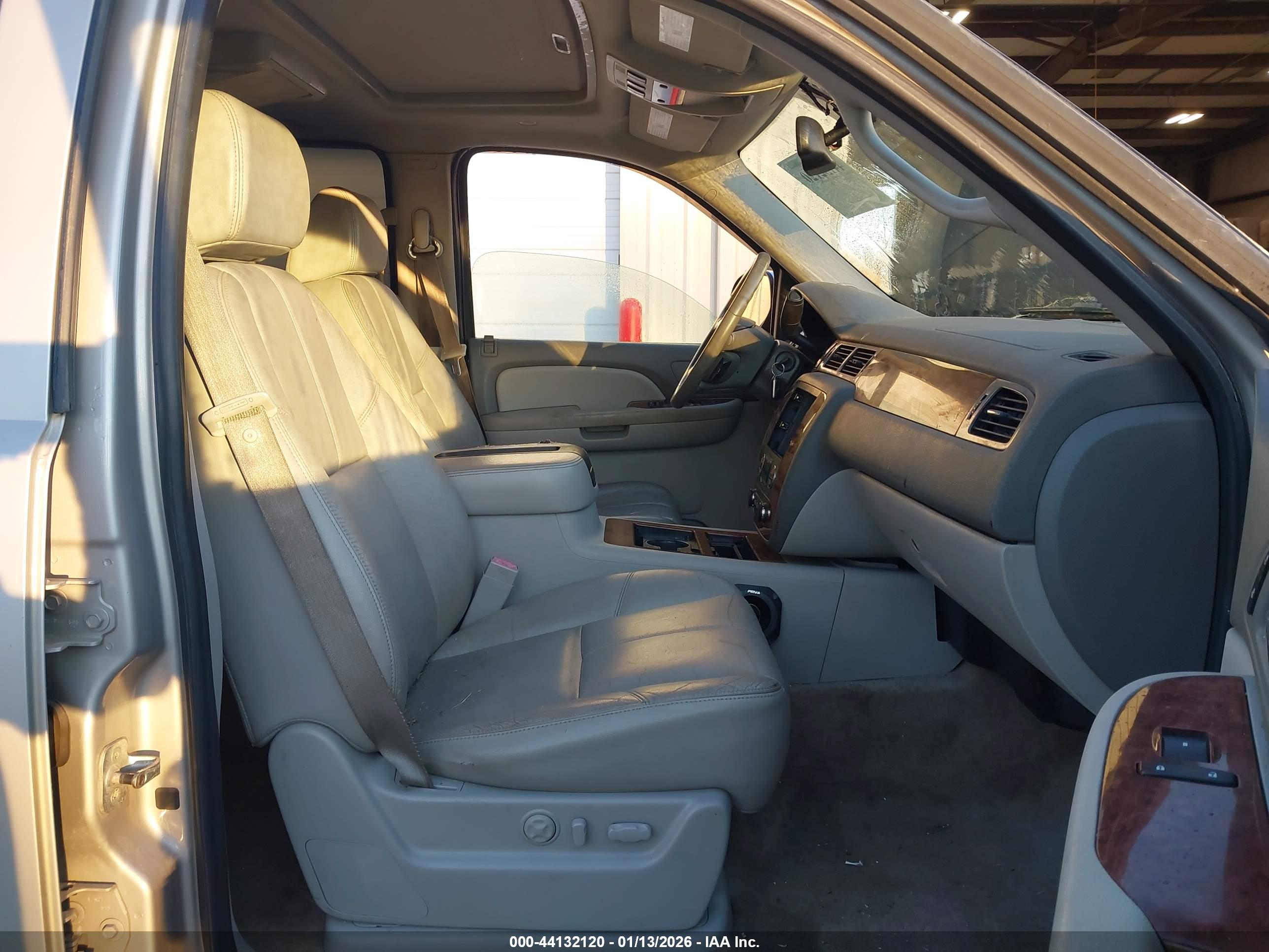 CHEVROLET TAHOE image 5