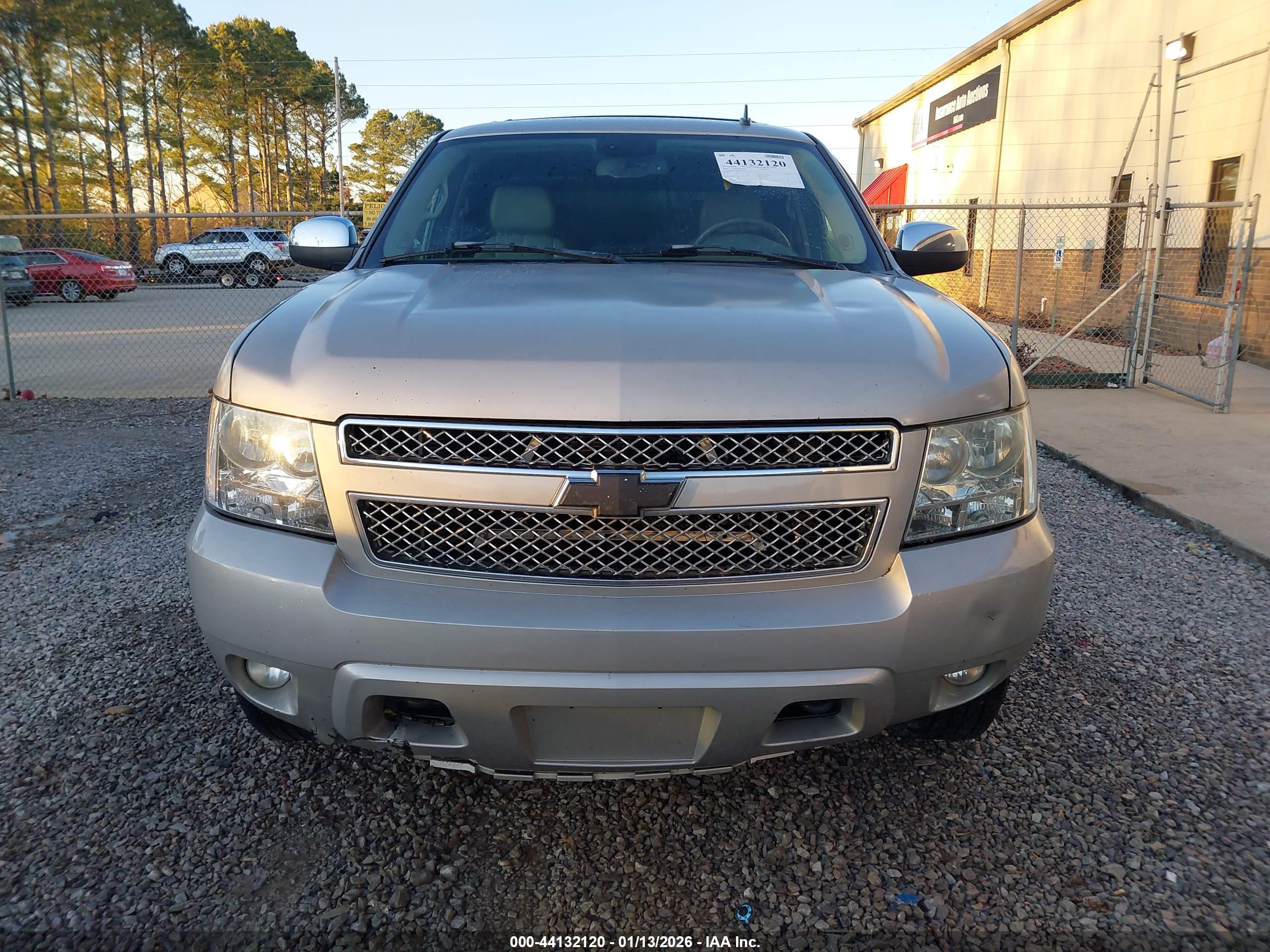 CHEVROLET TAHOE image 6