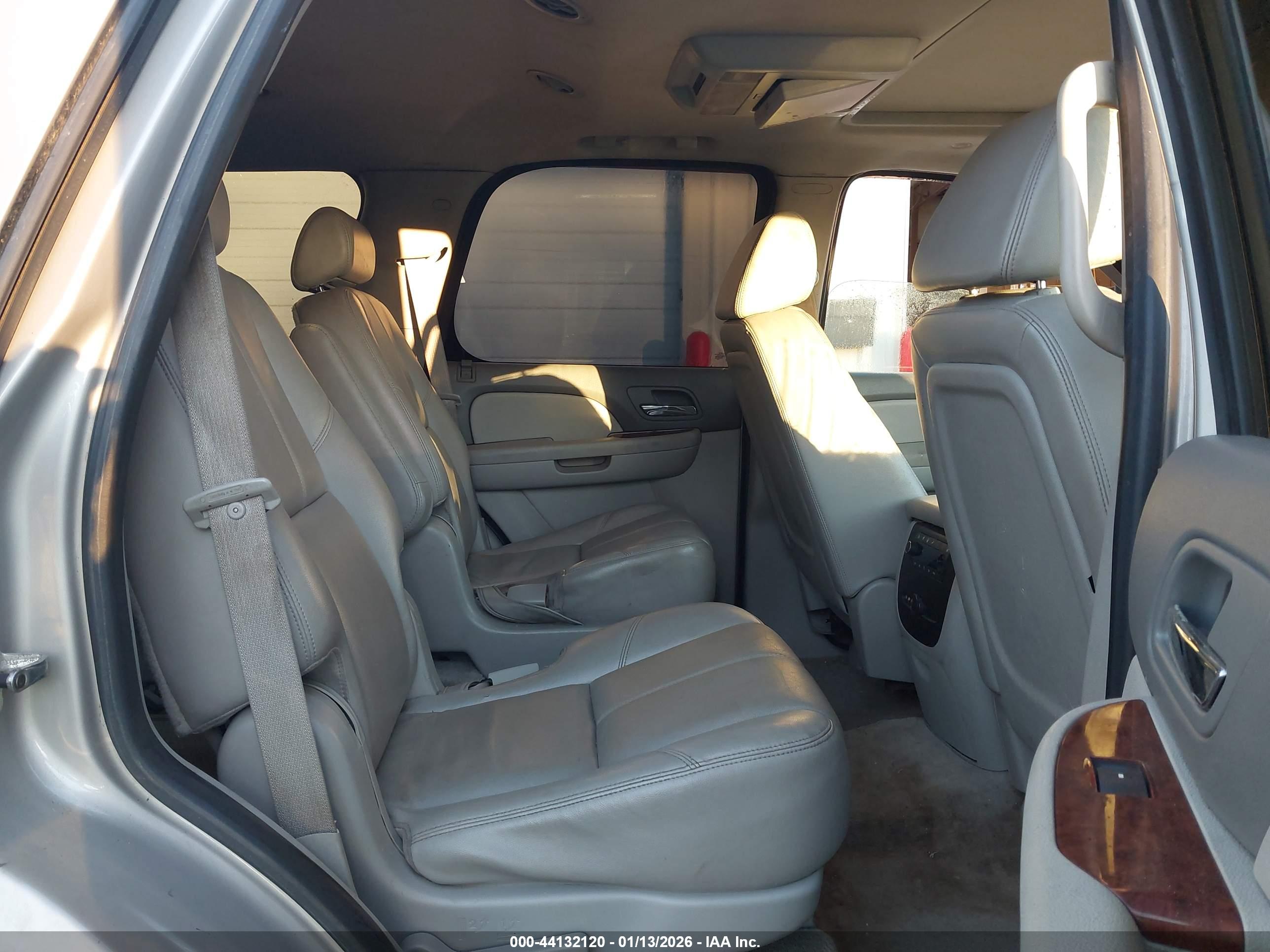 CHEVROLET TAHOE image 8