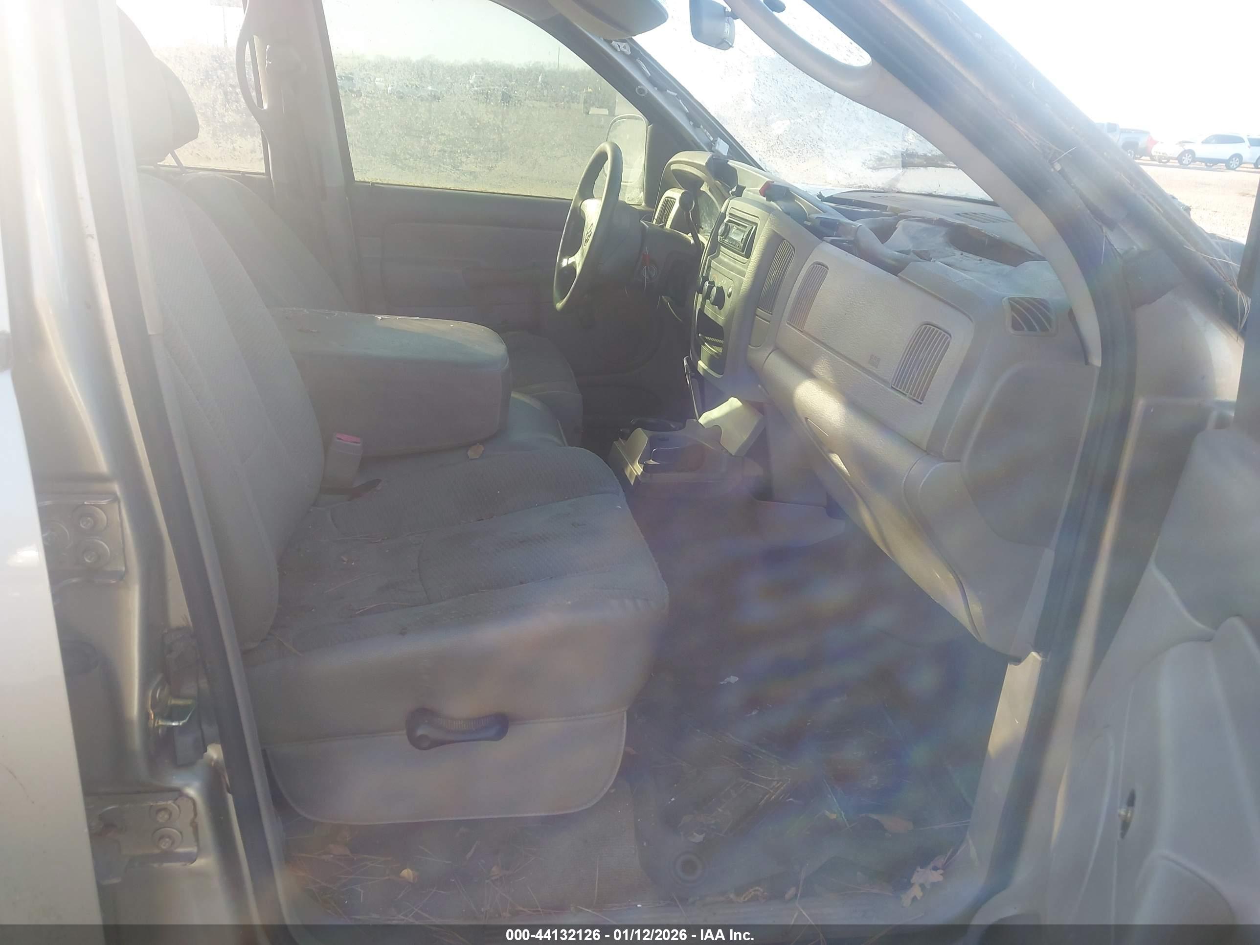 DODGE RAM image 5