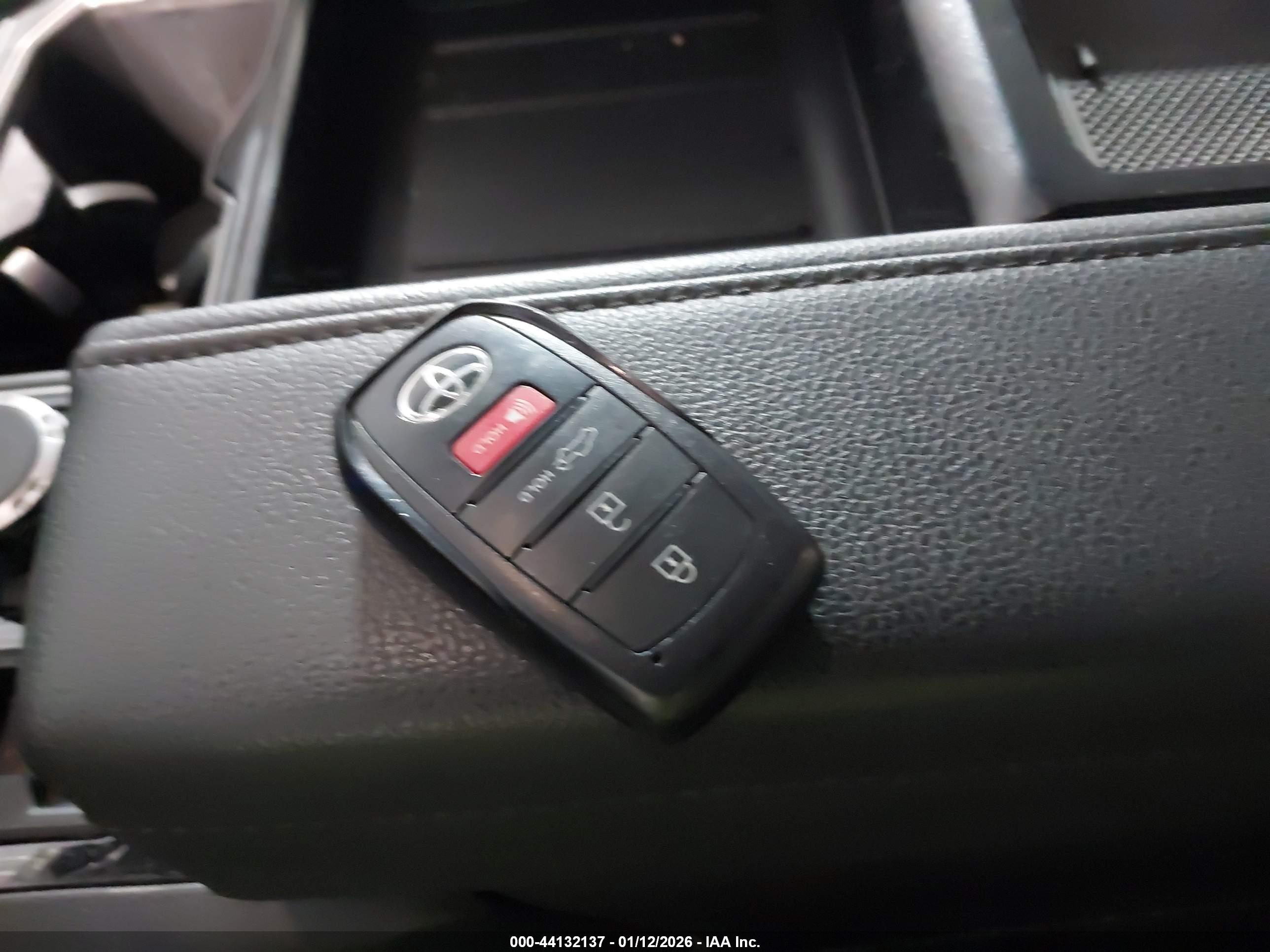 TOYOTA TUNDRA image 11