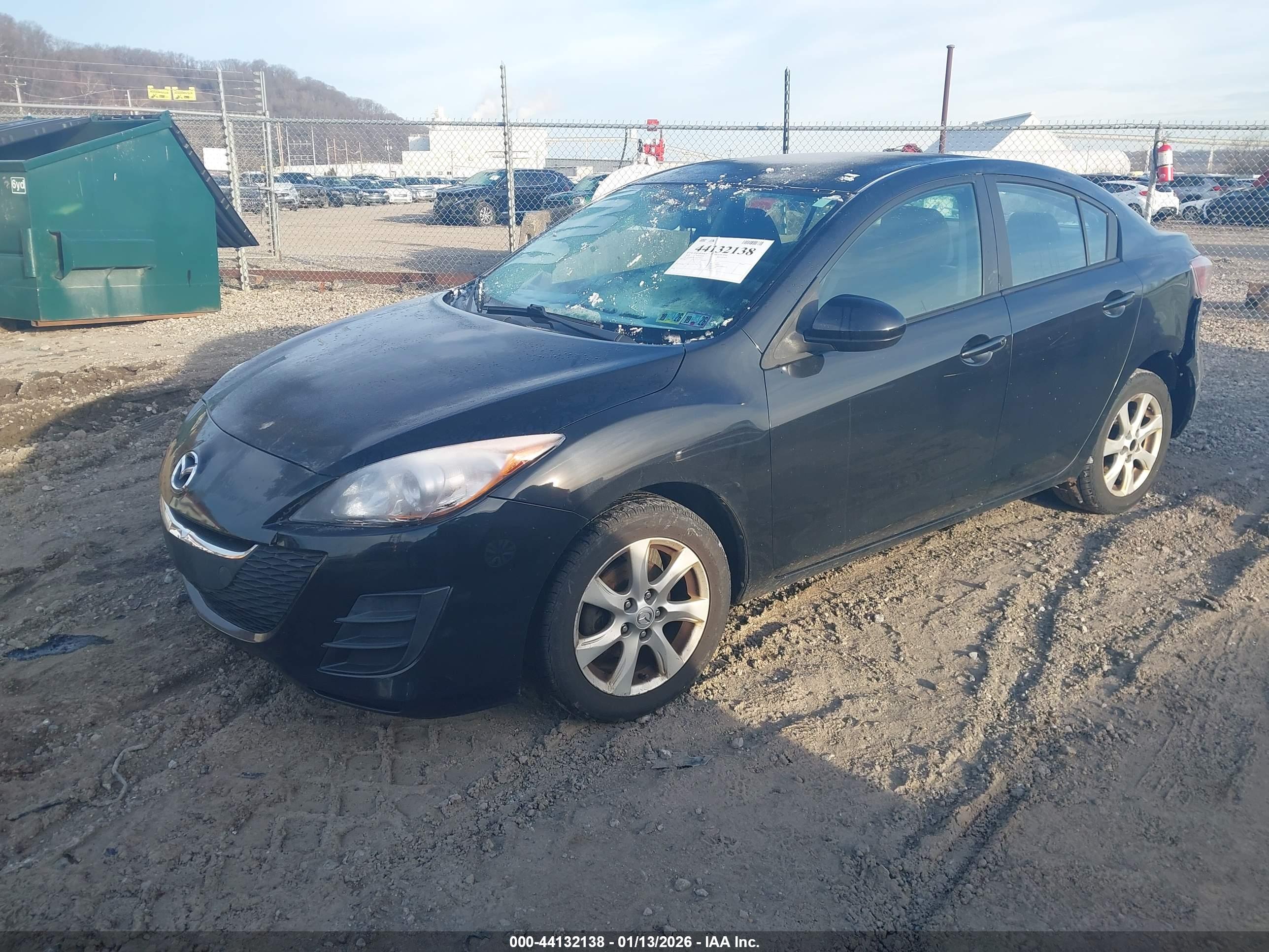MAZDA MAZDA3 image 2