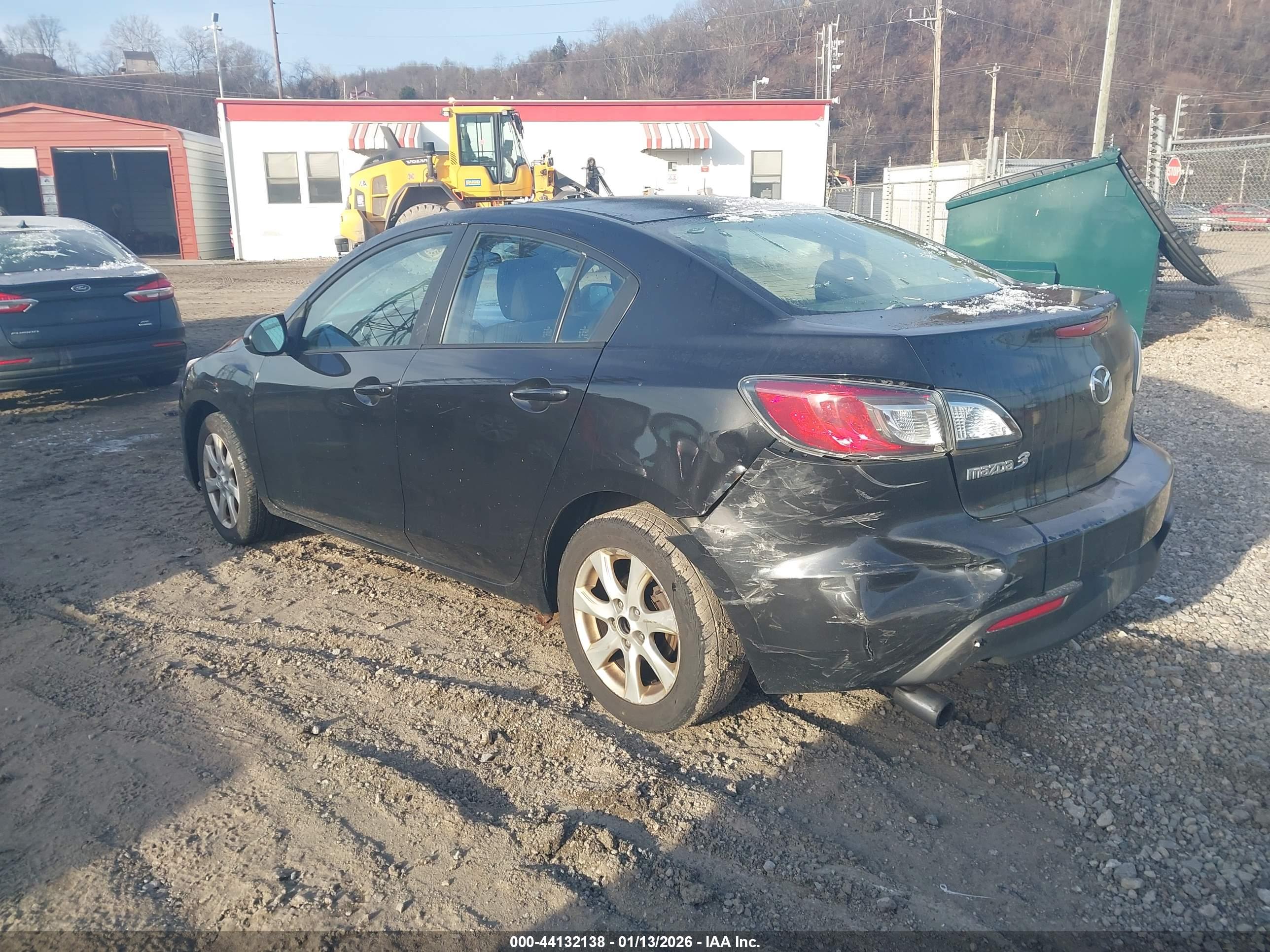 MAZDA MAZDA3 image 3