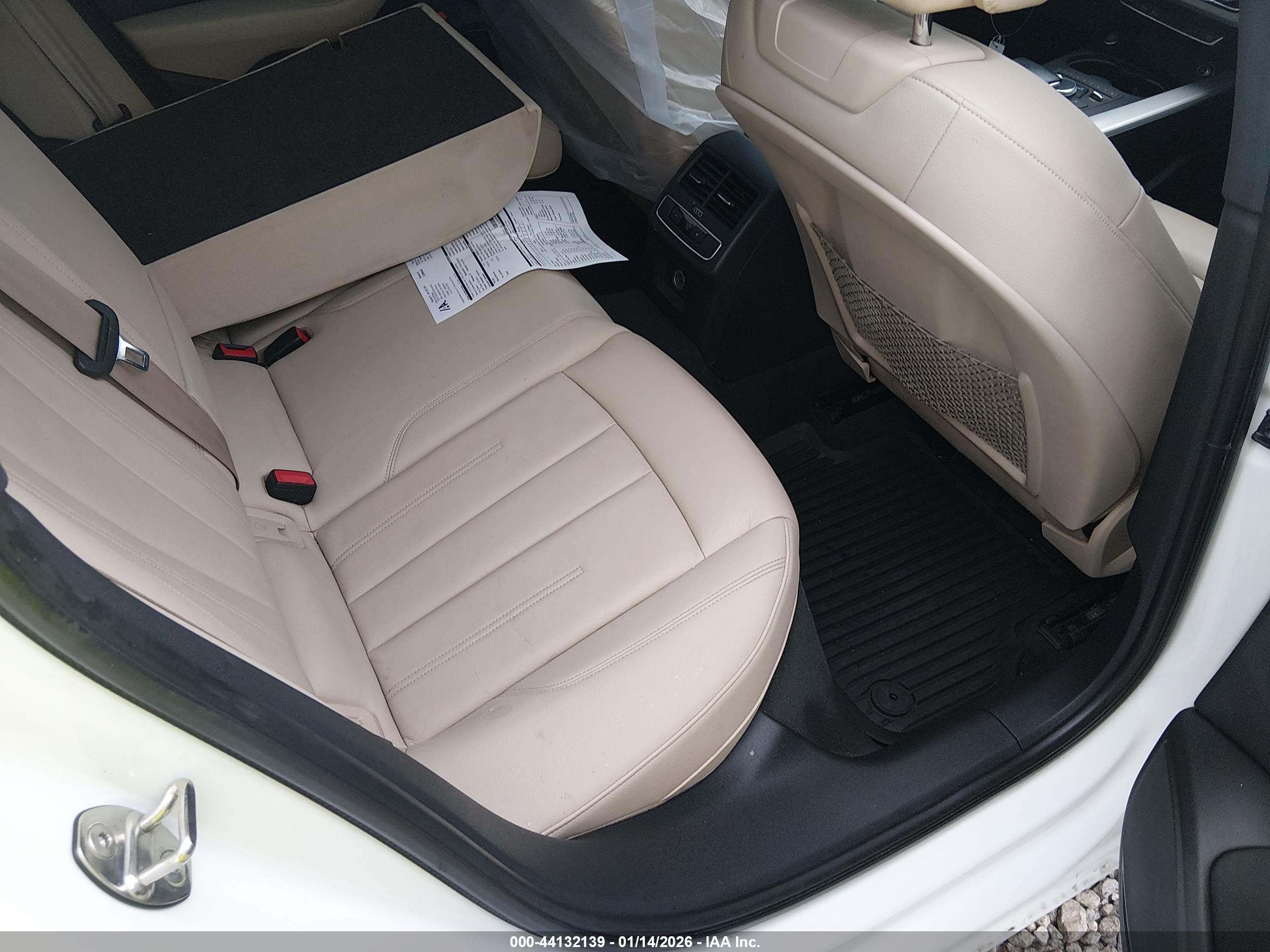 AUDI A4 image 8
