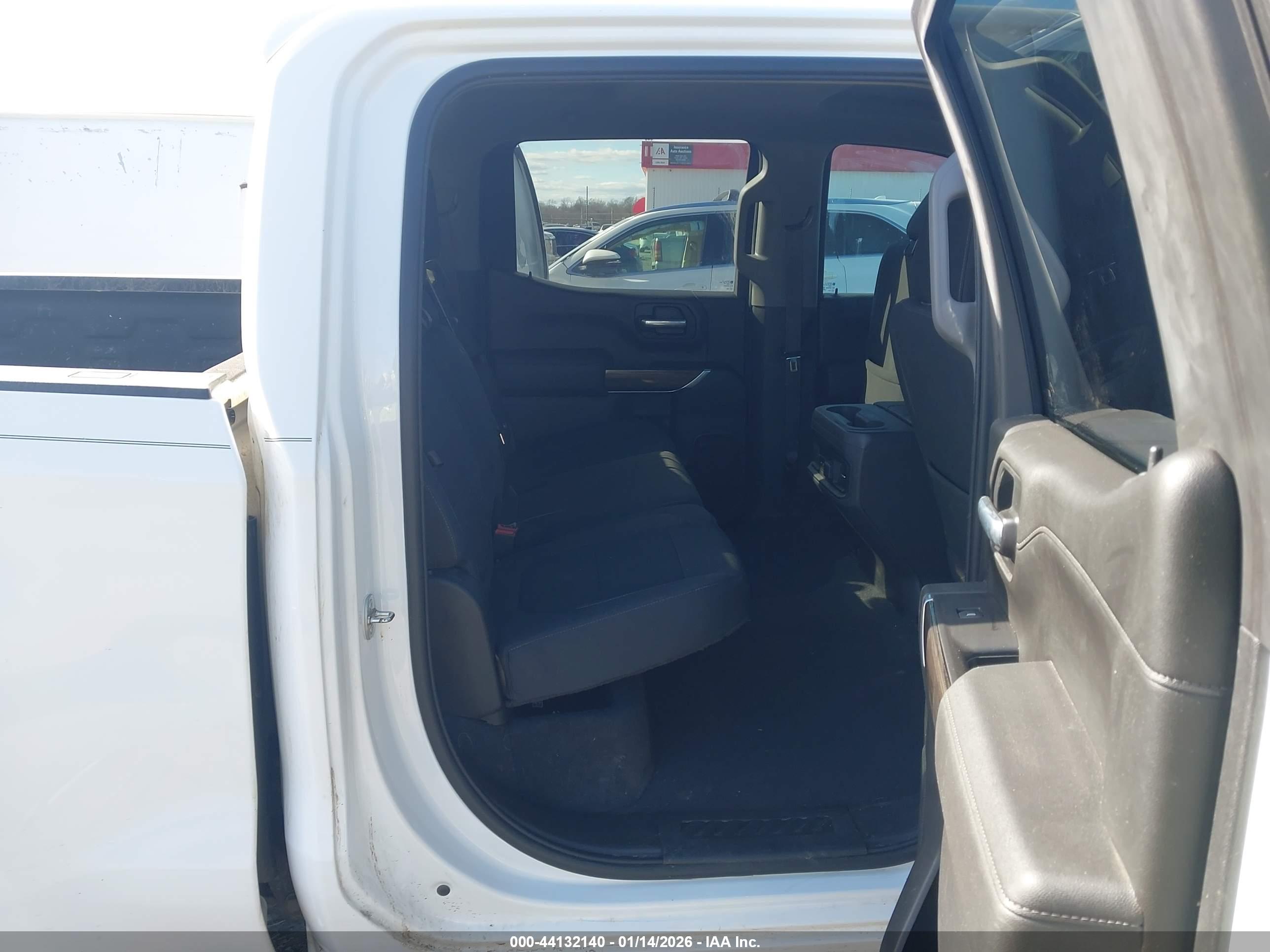 CHEVROLET SILVERADO image 8