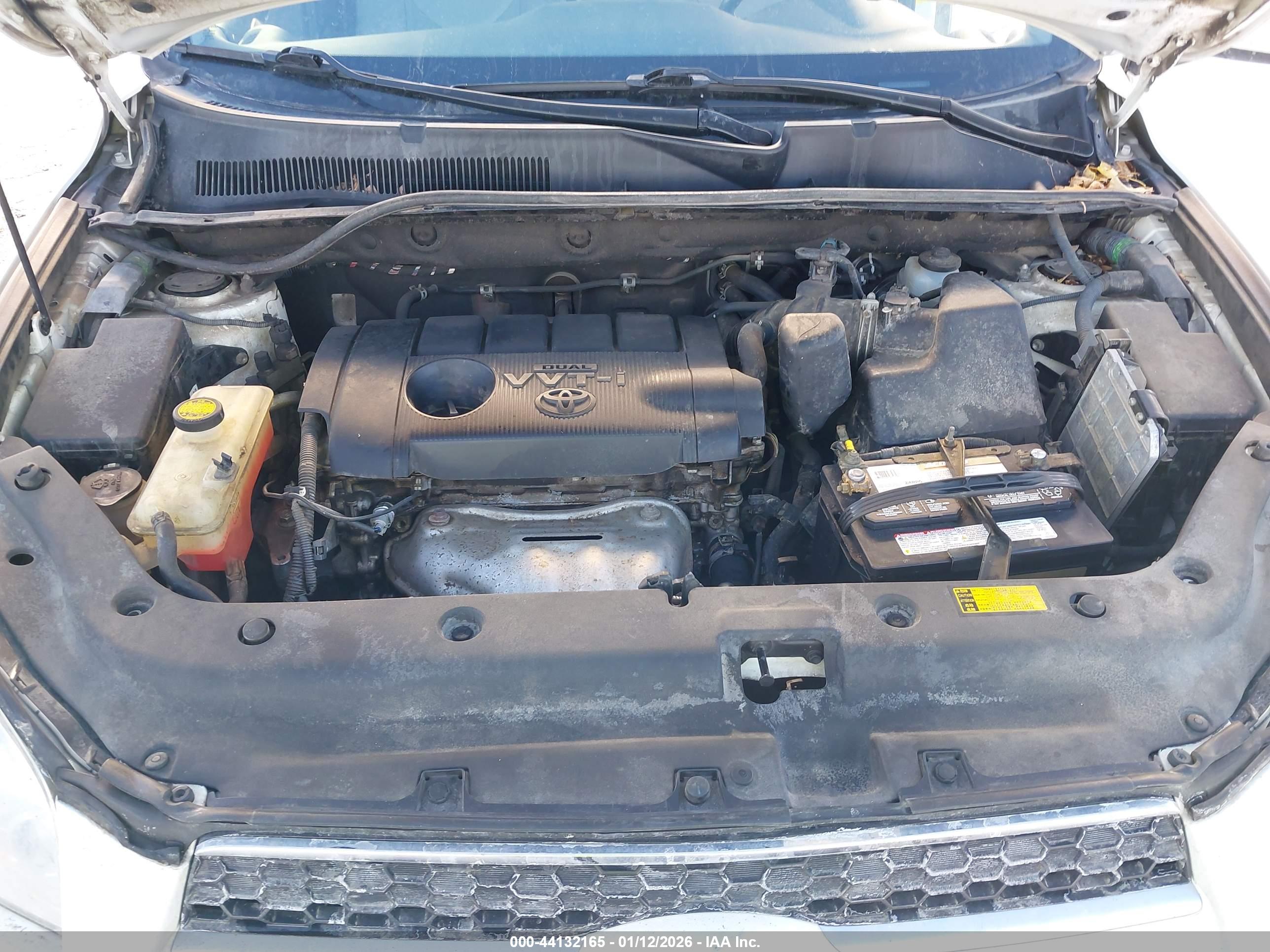 TOYOTA RAV4 image 10