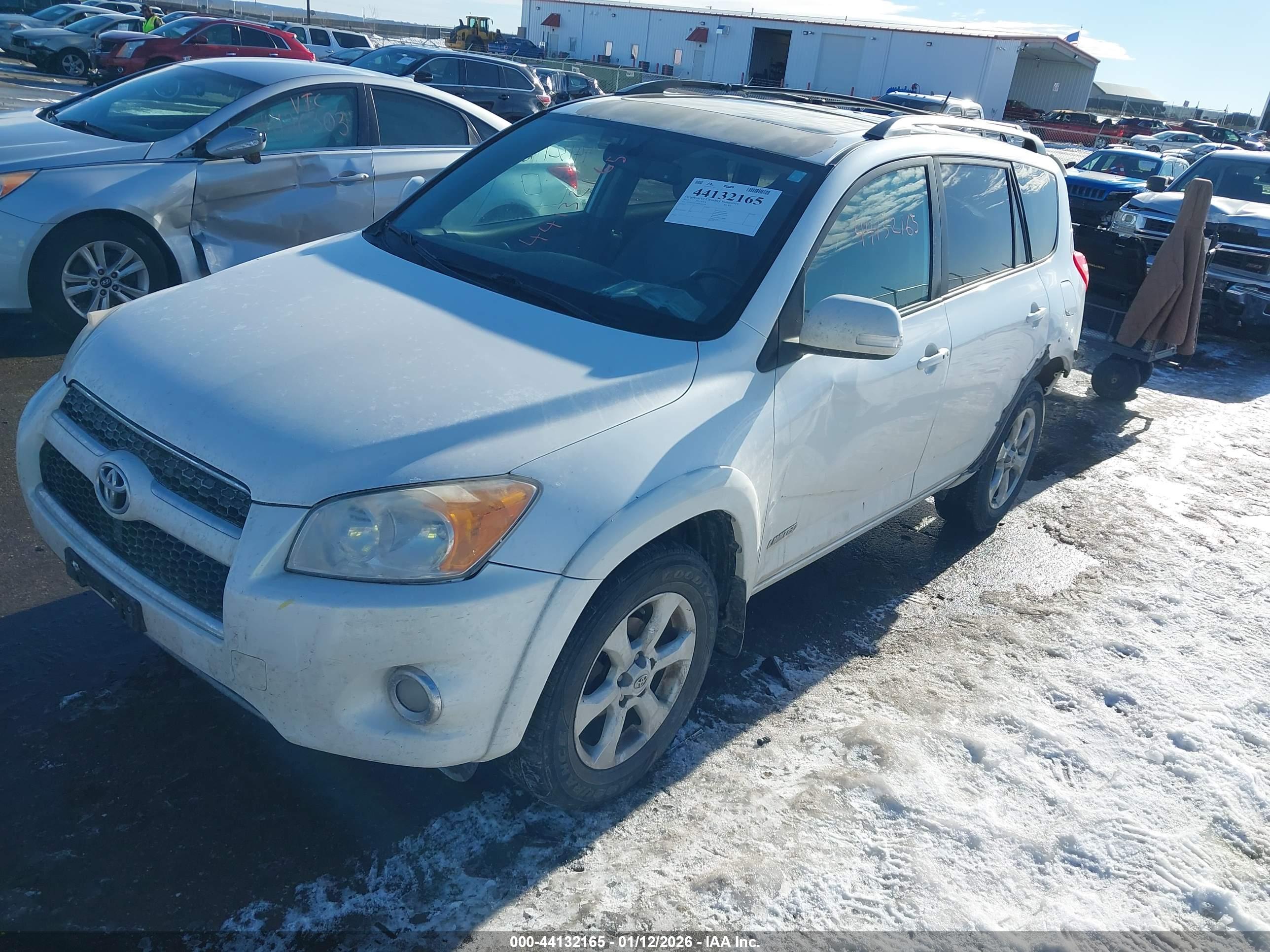 TOYOTA RAV4 image 2