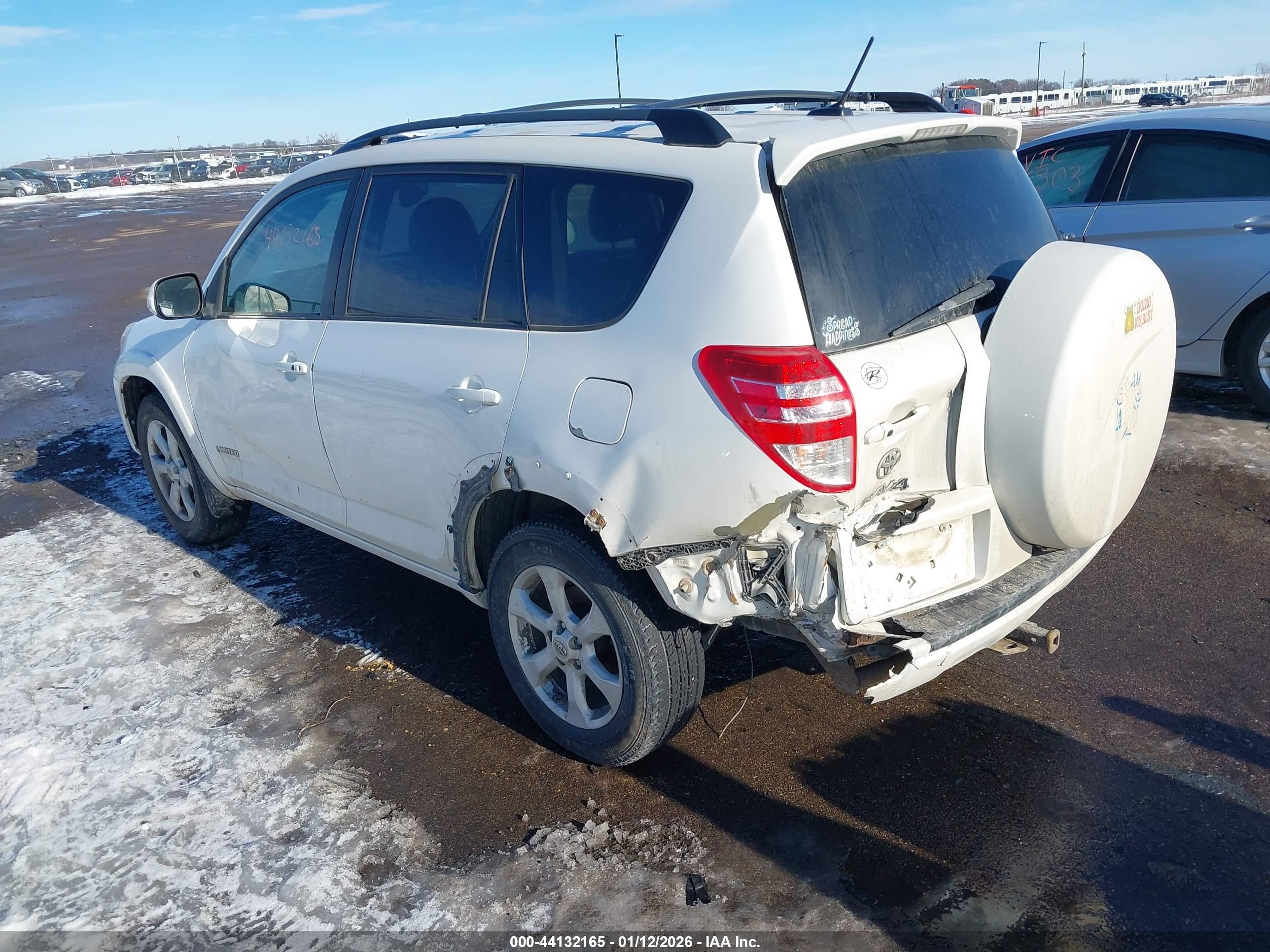 TOYOTA RAV4 image 3