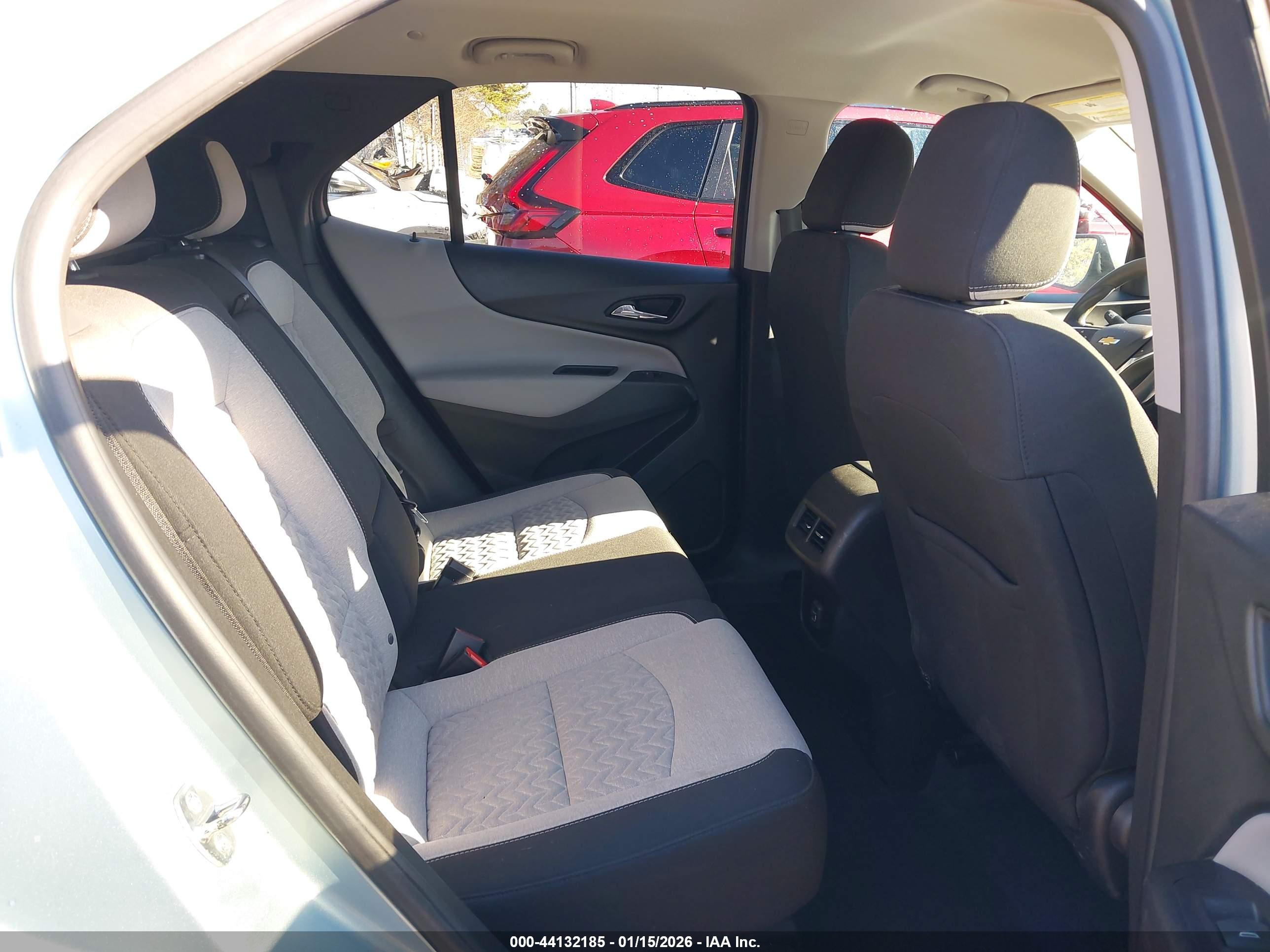 CHEVROLET EQUINOX image 8