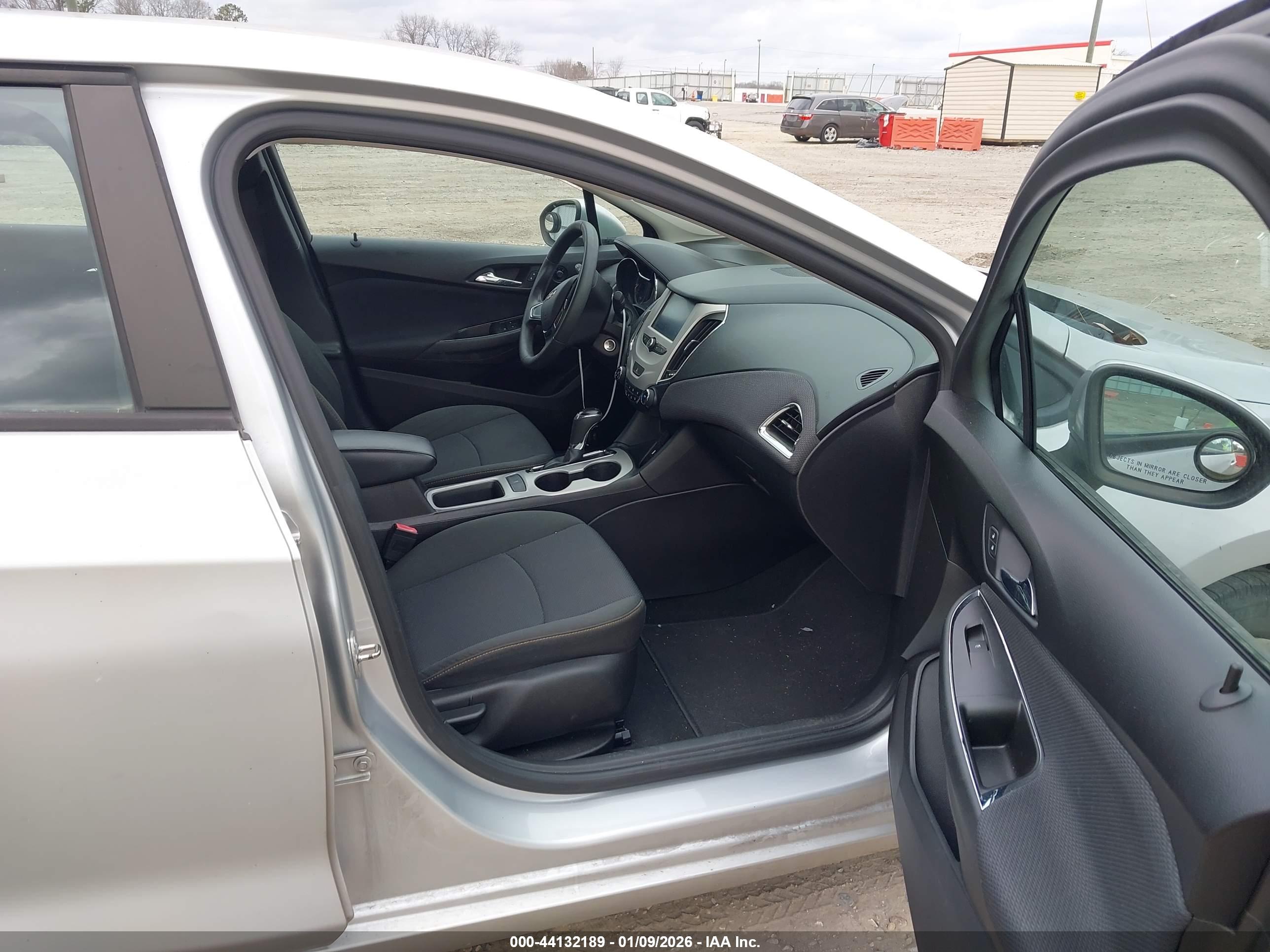 CHEVROLET CRUZE image 5
