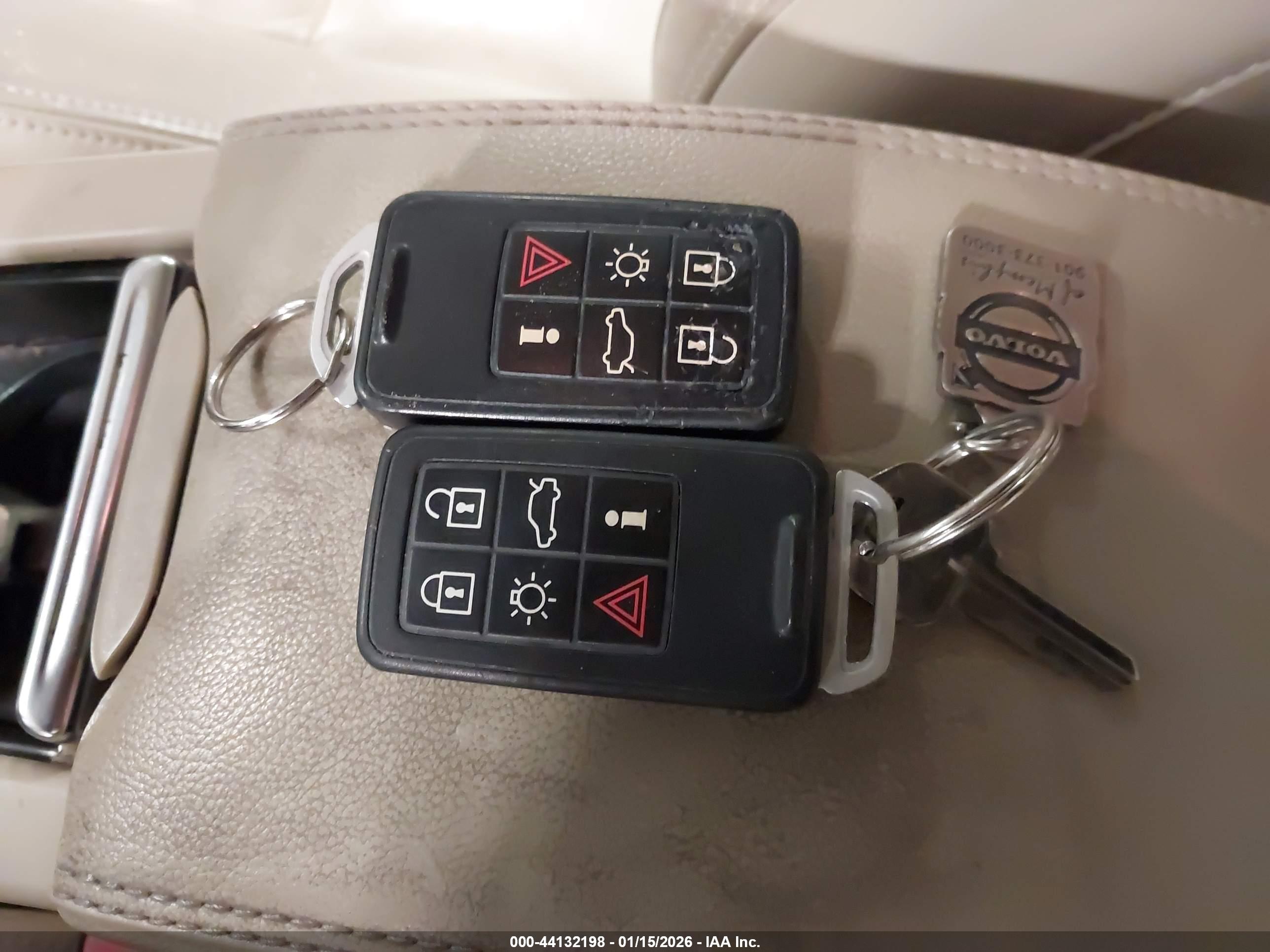 VOLVO S60 image 11