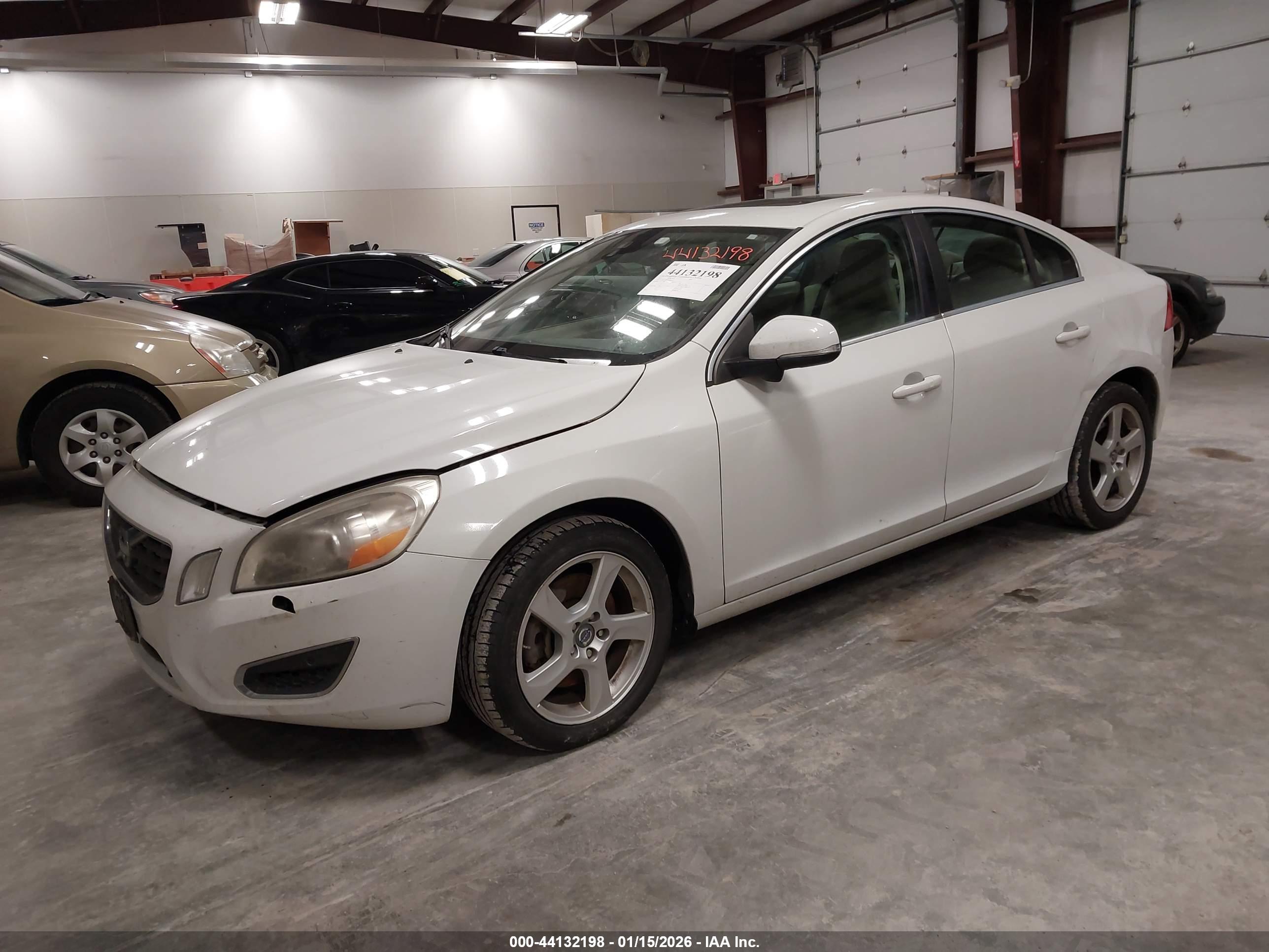 VOLVO S60 image 2