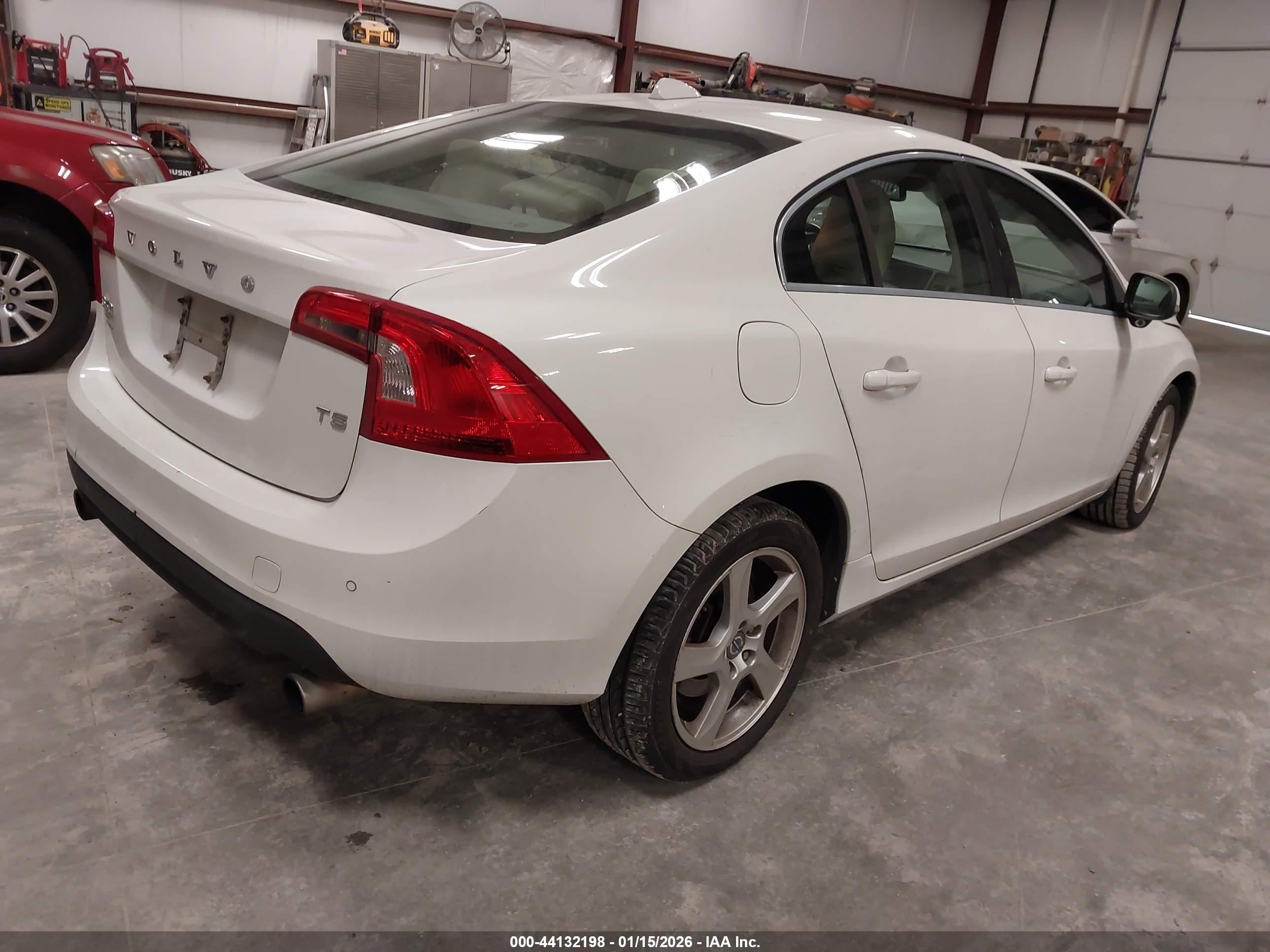 VOLVO S60 image 4