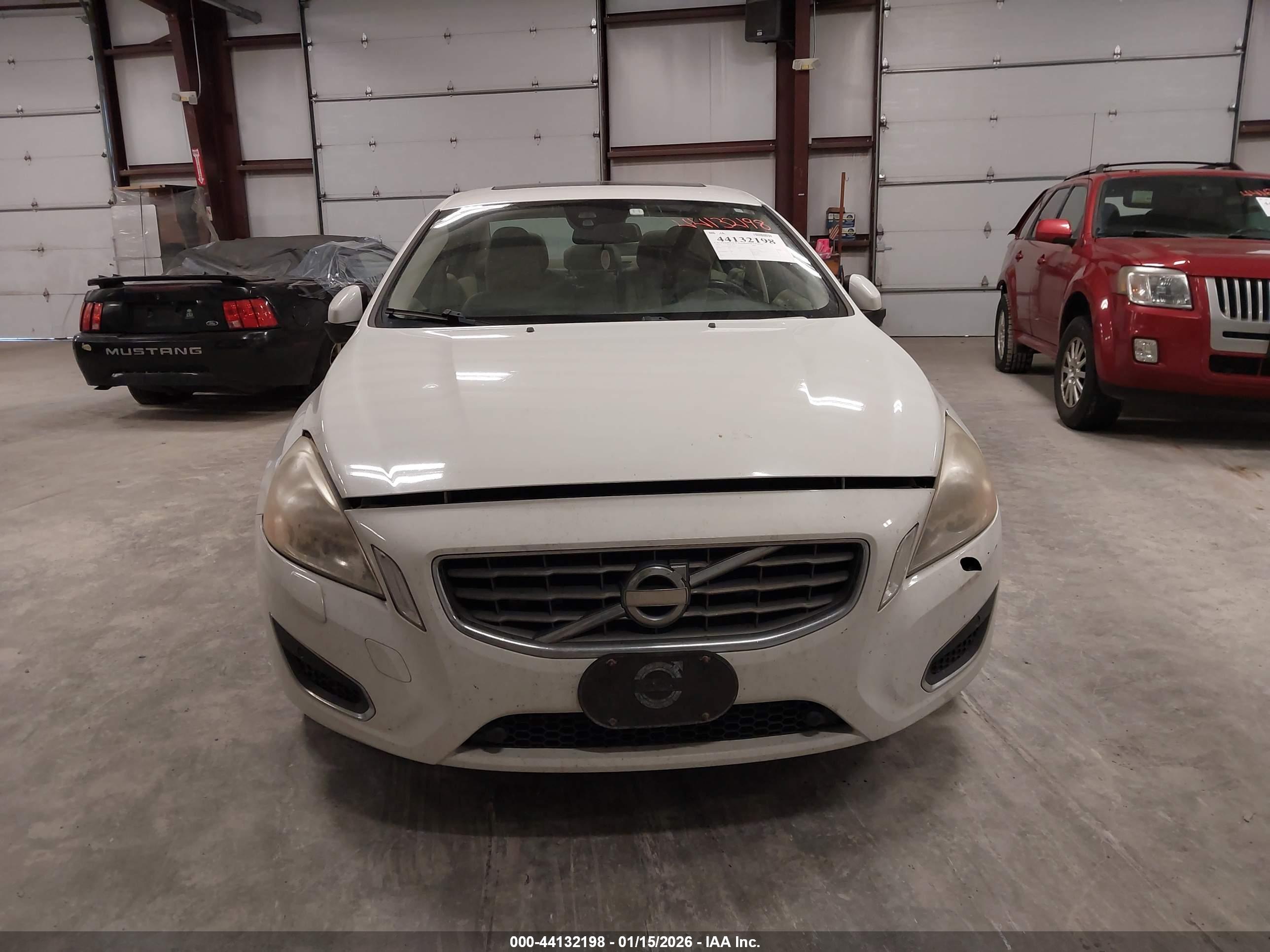 VOLVO S60 image 6