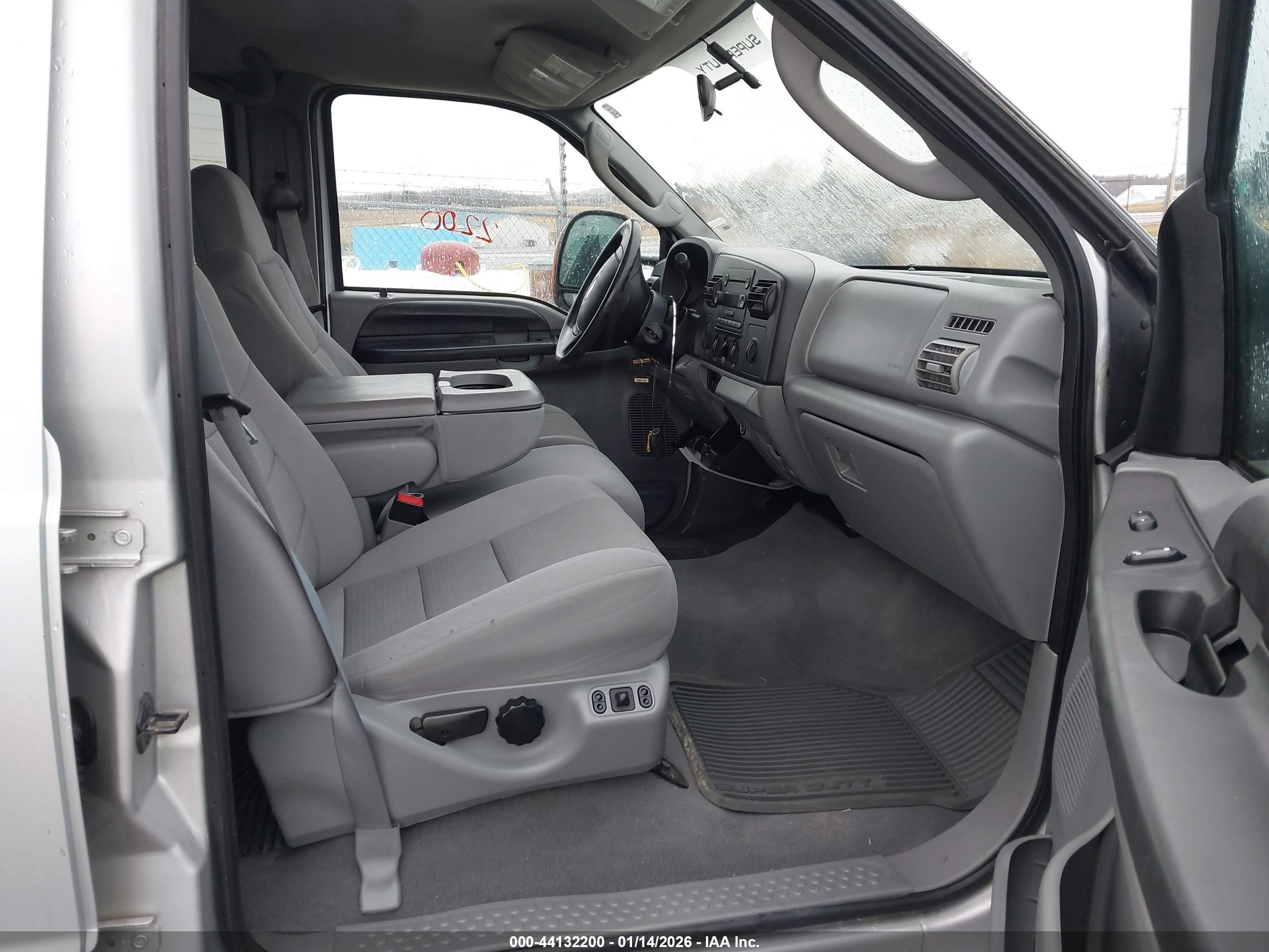 FORD F-350 image 8