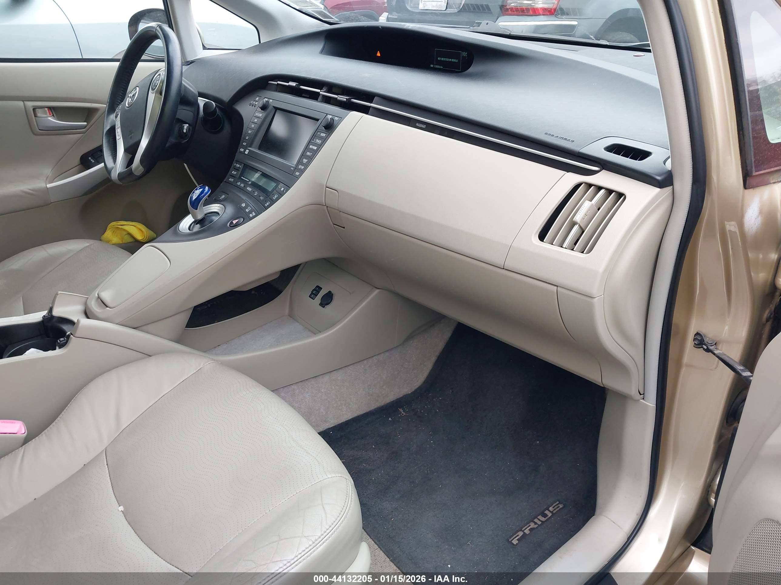 TOYOTA PRIUS image 5