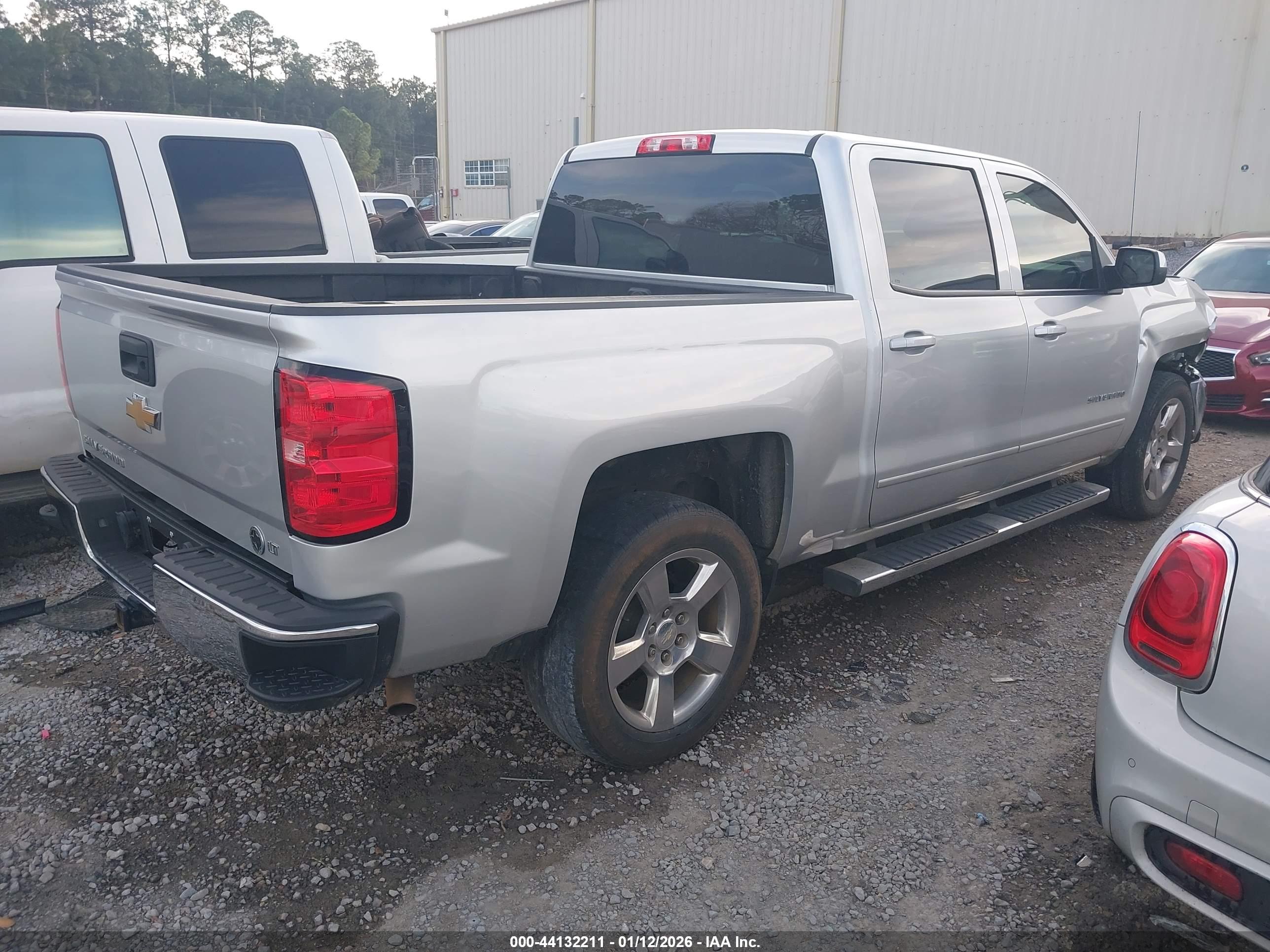CHEVROLET SILVERADO image 4