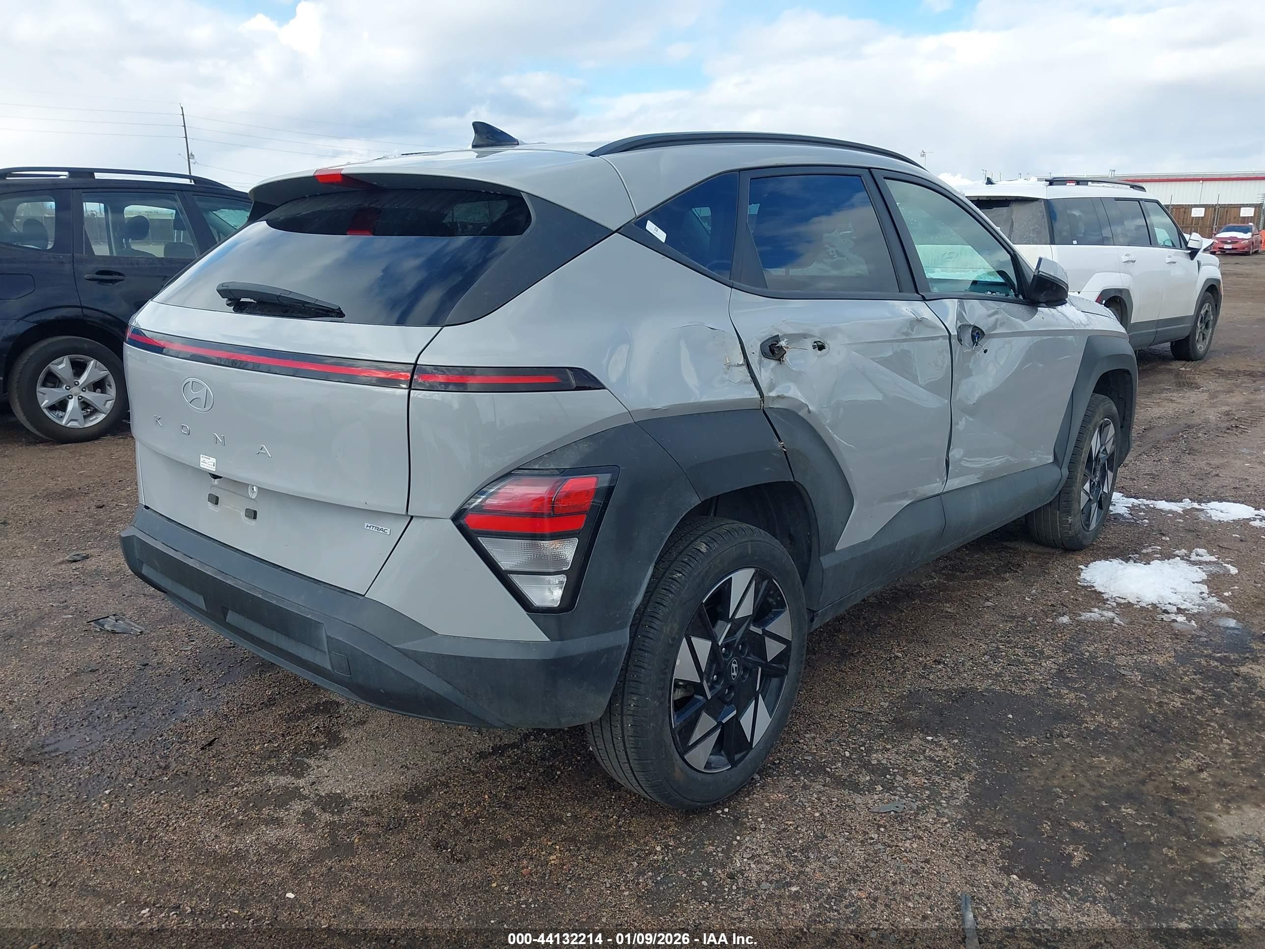 HYUNDAI KONA image 4
