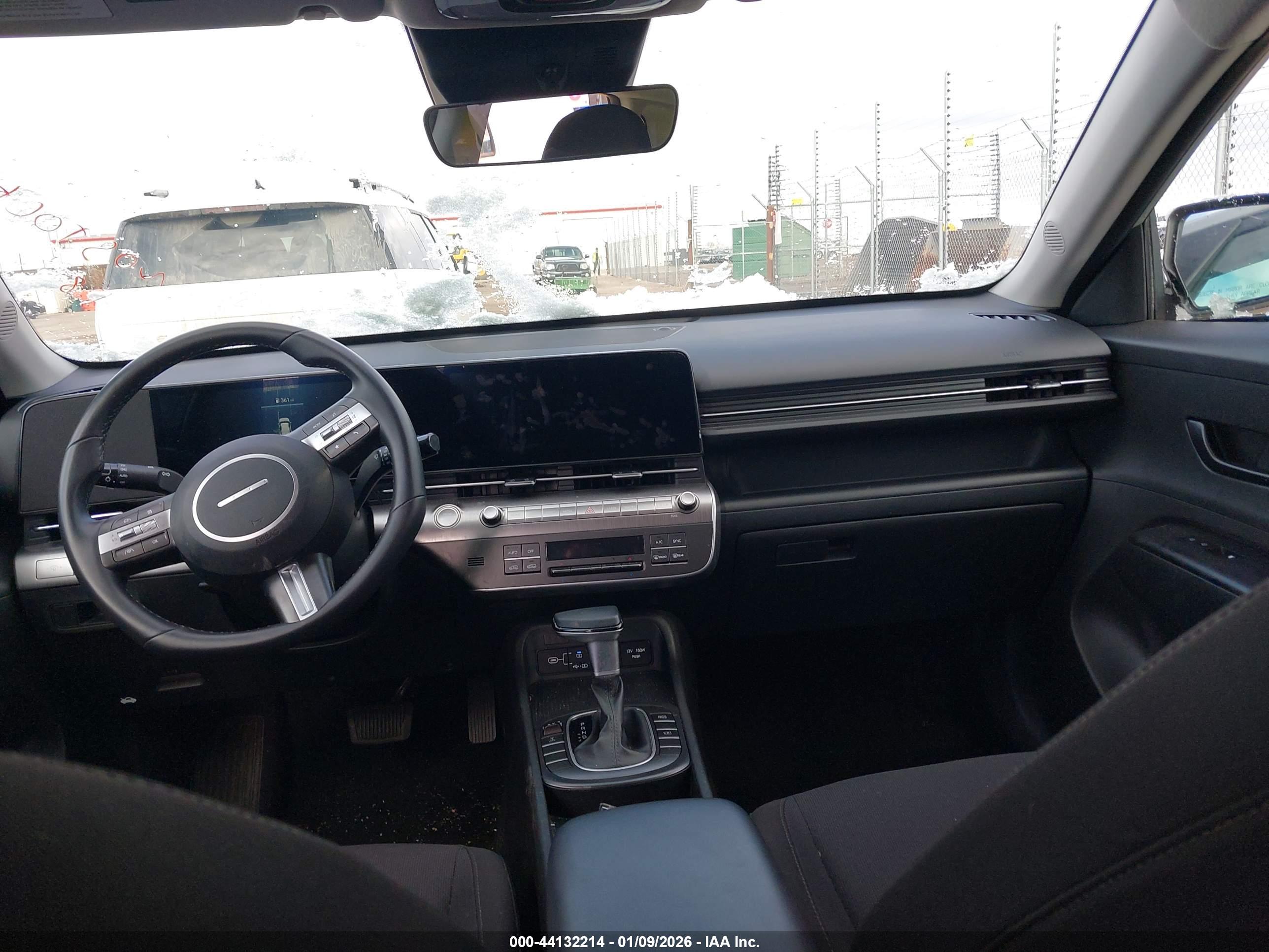 HYUNDAI KONA image 5