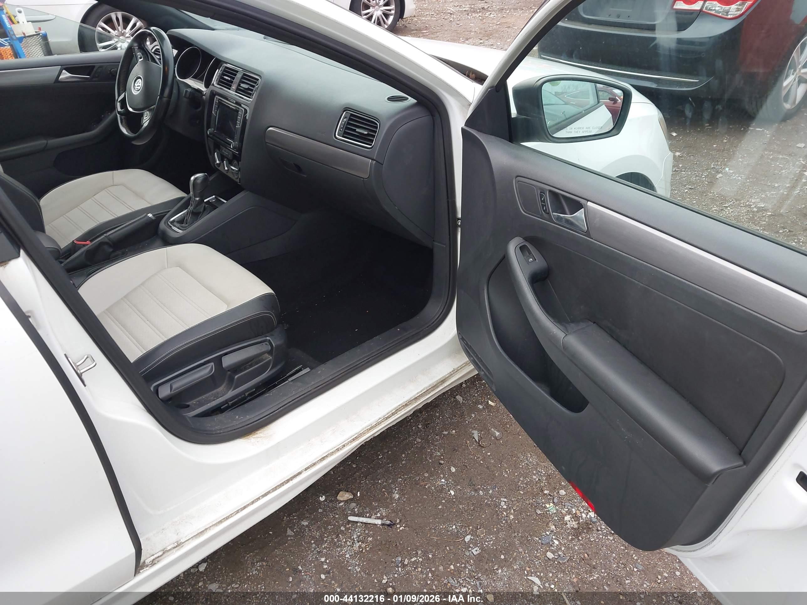 VOLKSWAGEN JETTA image 5