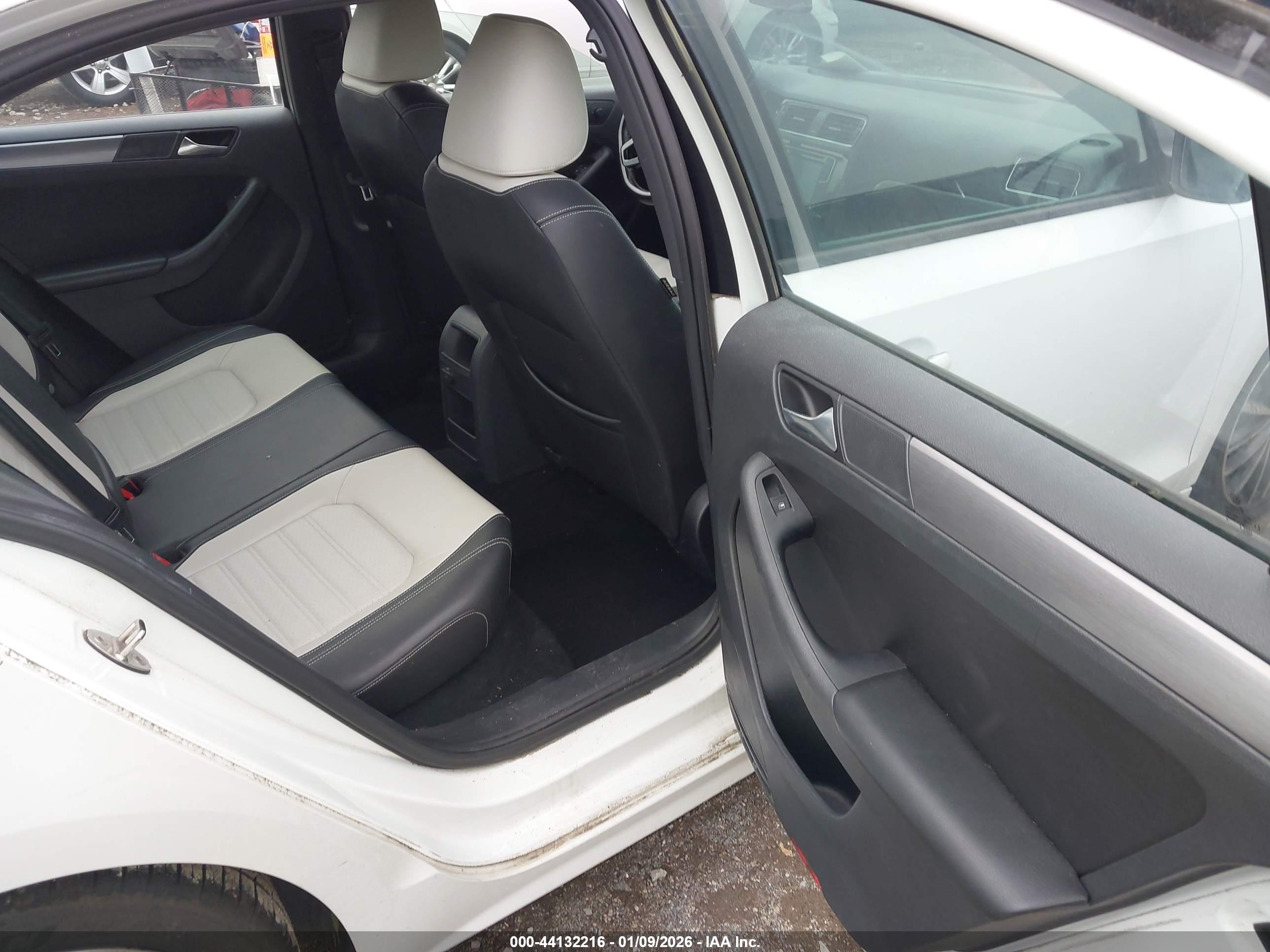 VOLKSWAGEN JETTA image 8