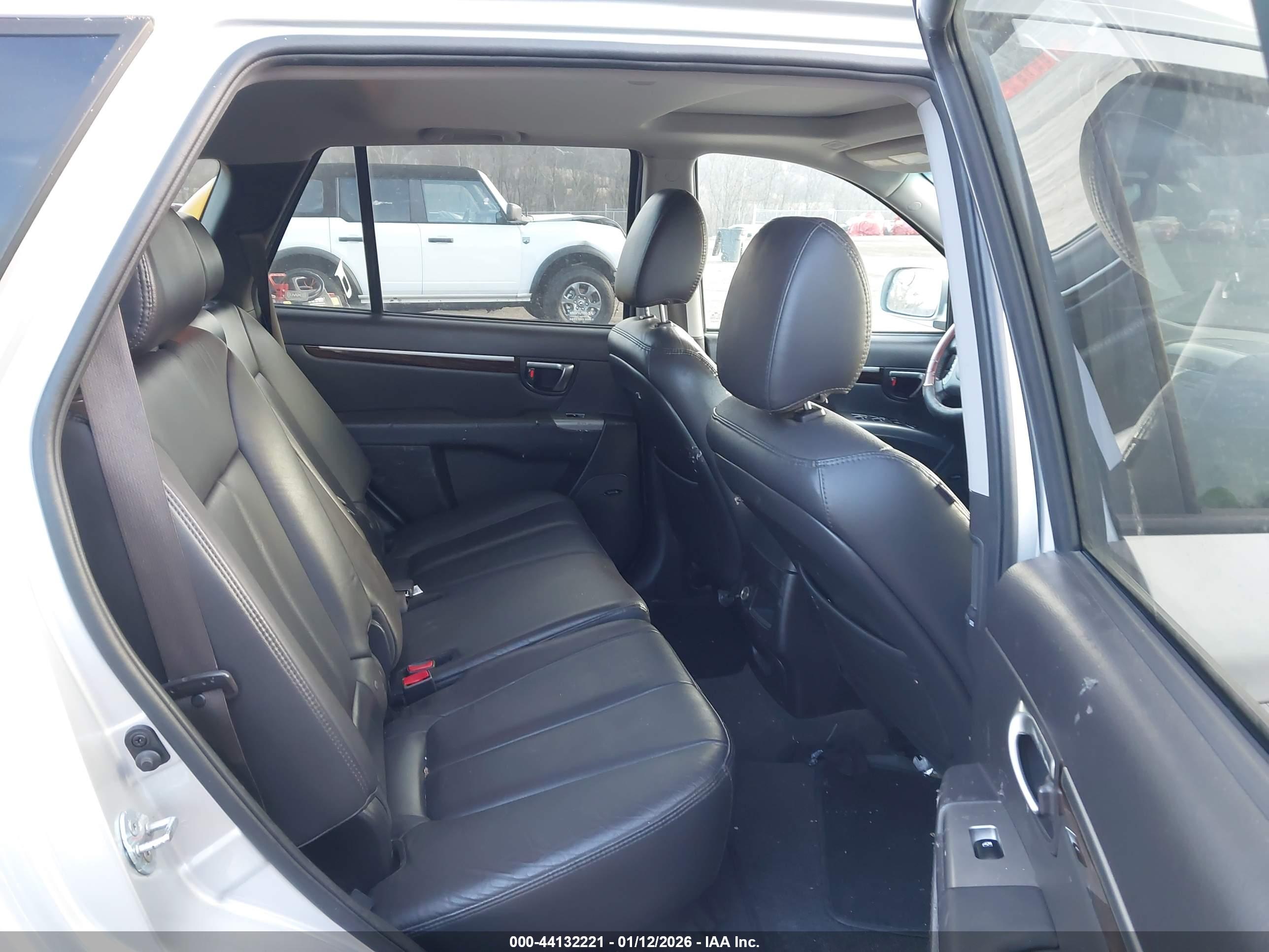 HYUNDAI SANTA image 8