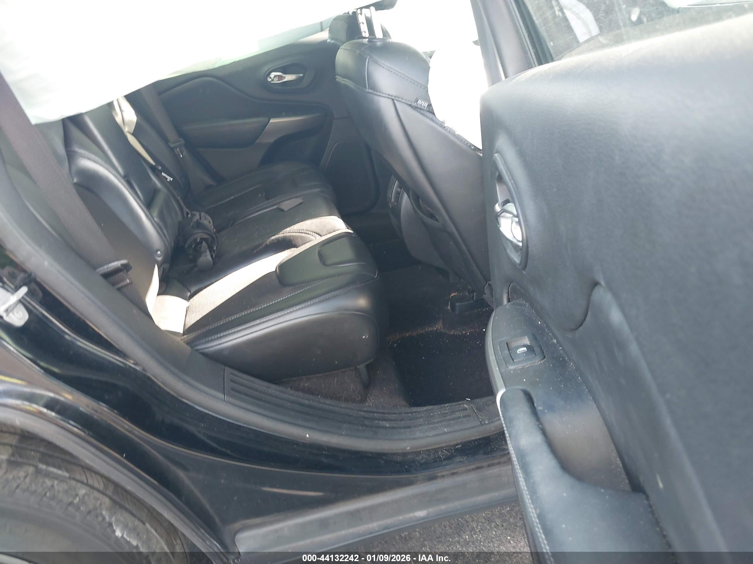 JEEP CHEROKEE image 8
