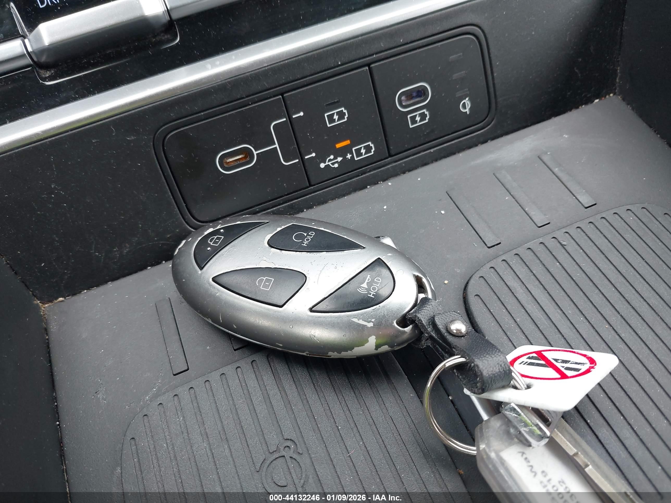 HYUNDAI SANTA image 11