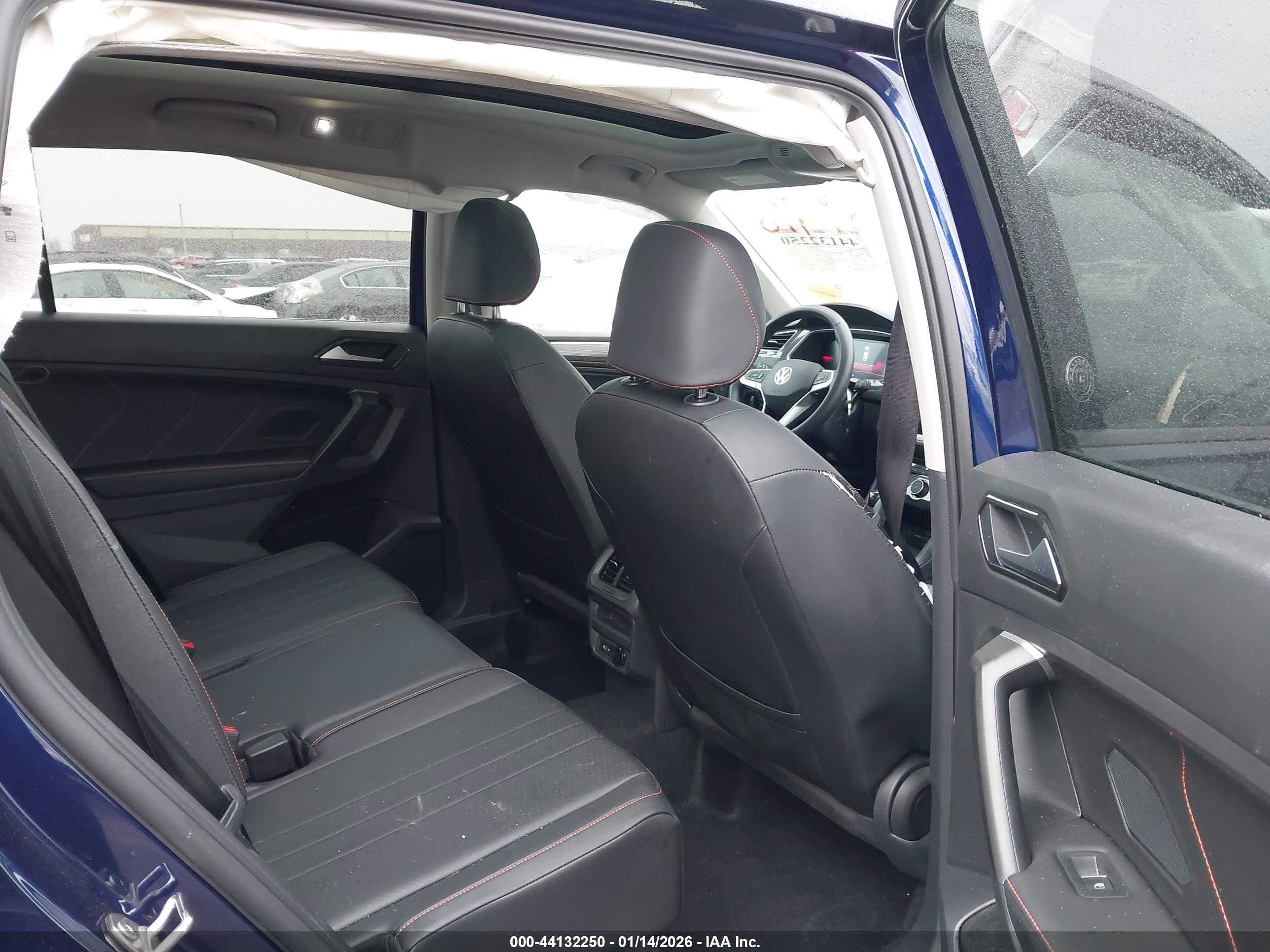 VOLKSWAGEN TIGUAN image 8