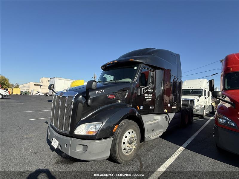 PETERBILT 579 image 2