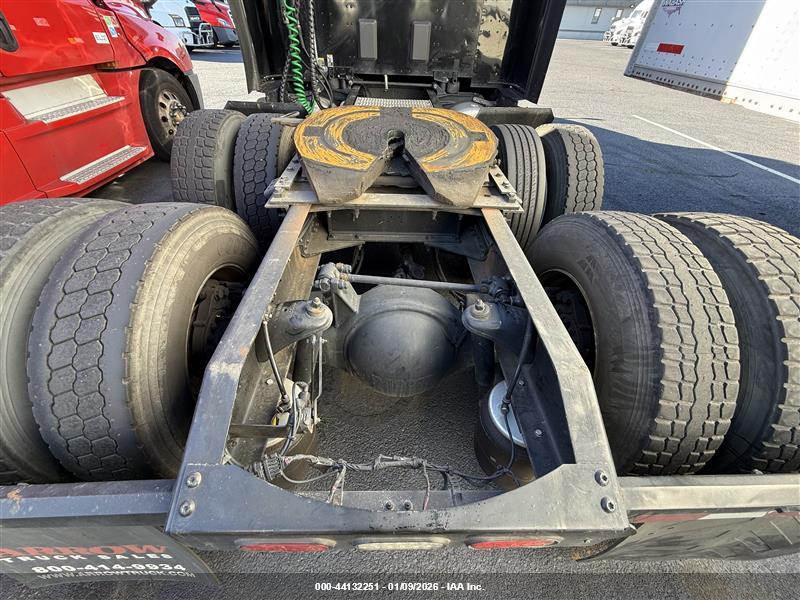 PETERBILT 579 image 8