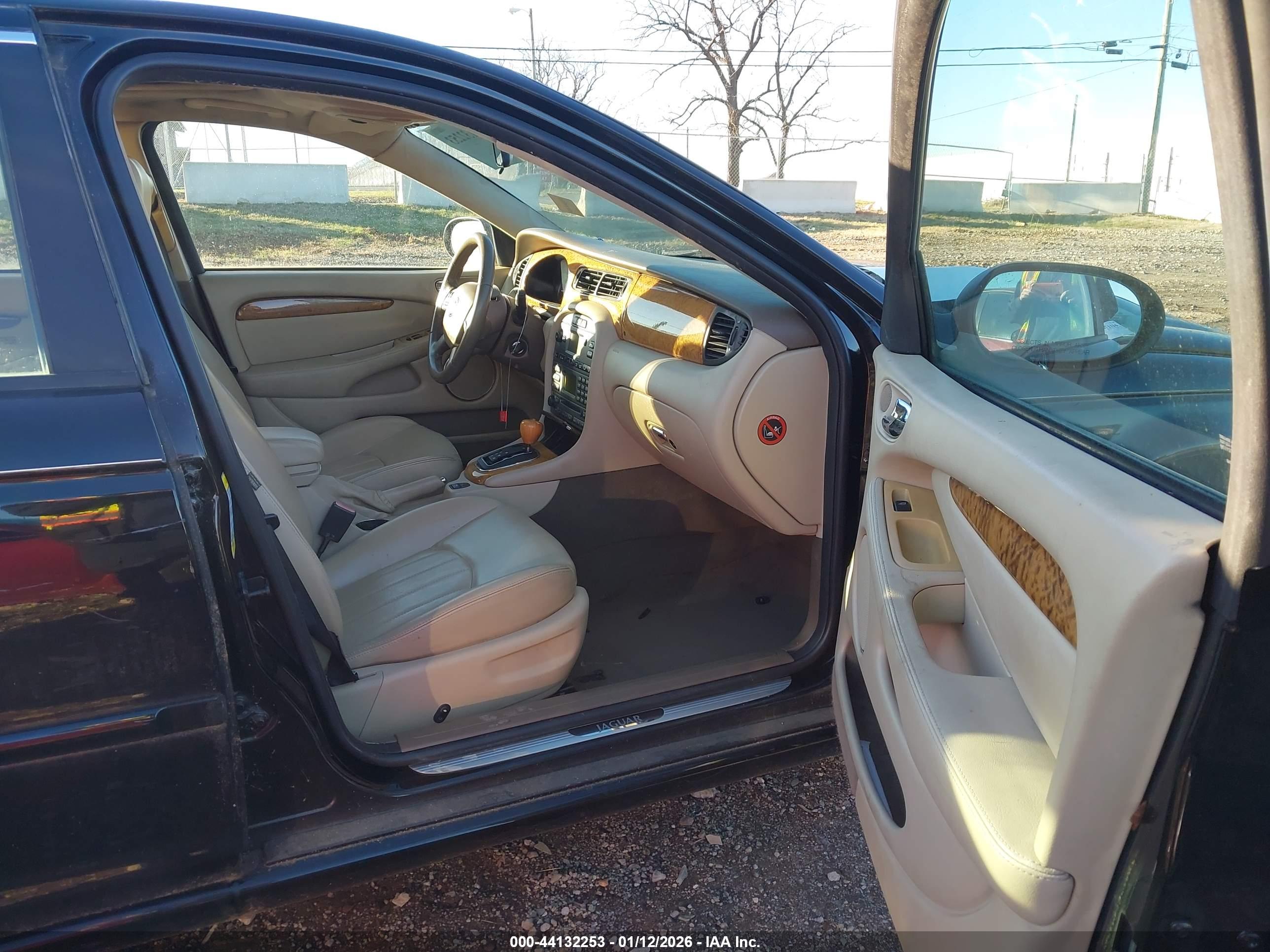JAGUAR X-TYPE image 5