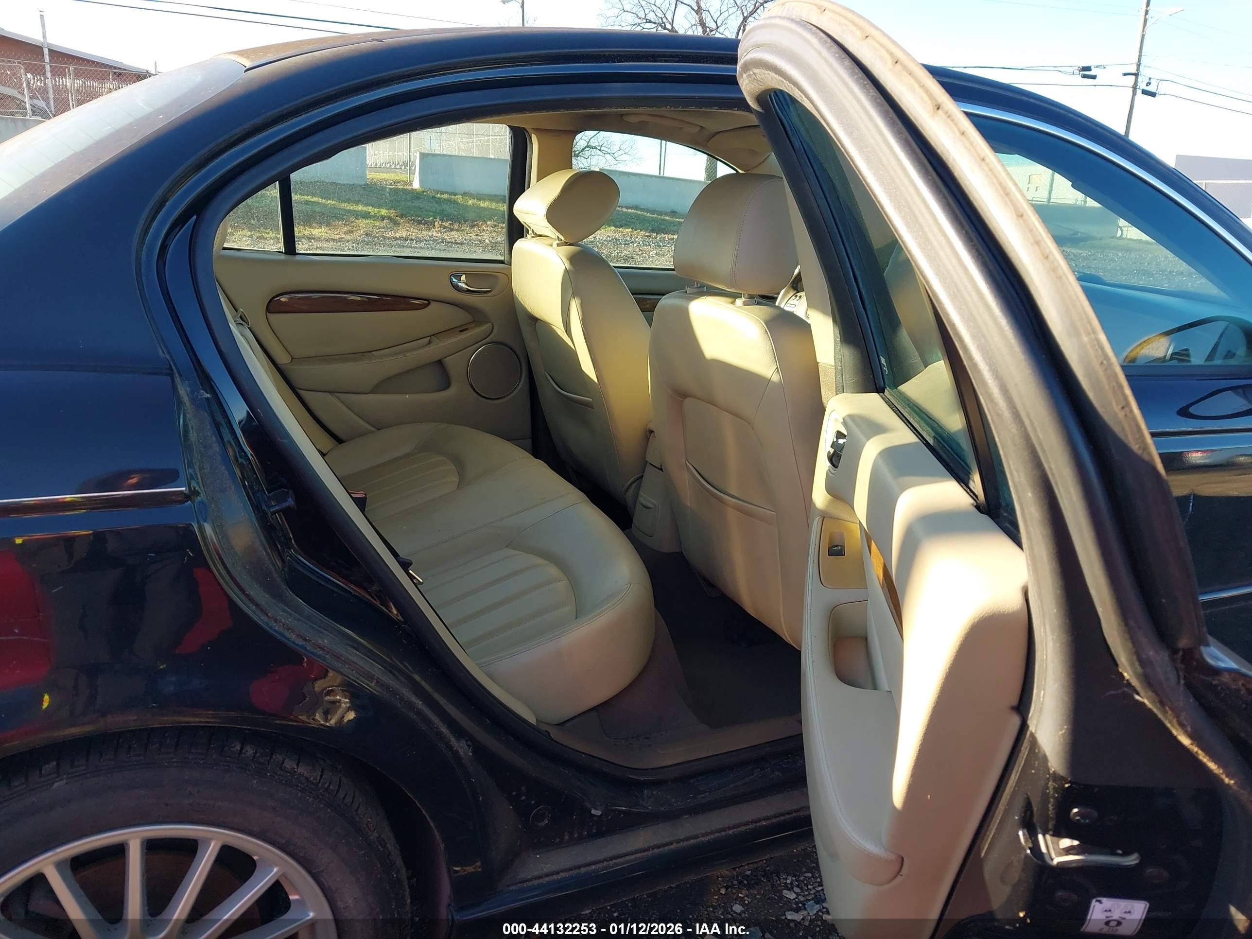 JAGUAR X-TYPE image 8