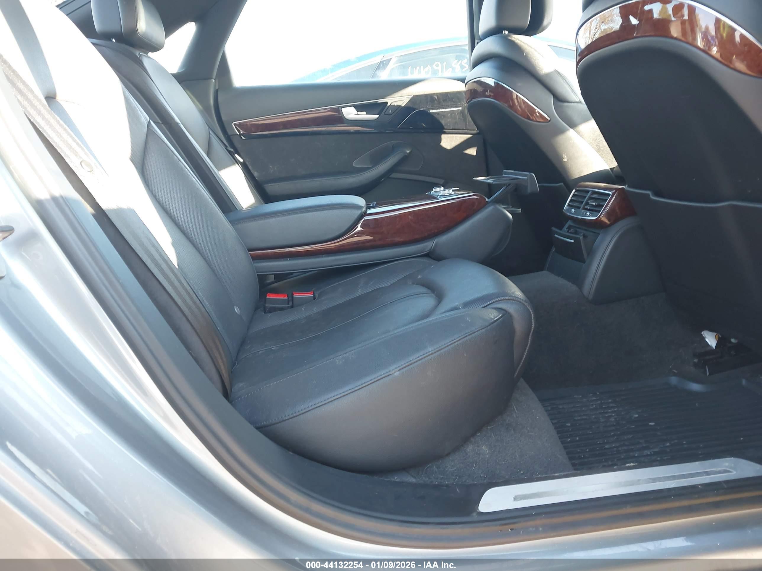 AUDI A8 image 8
