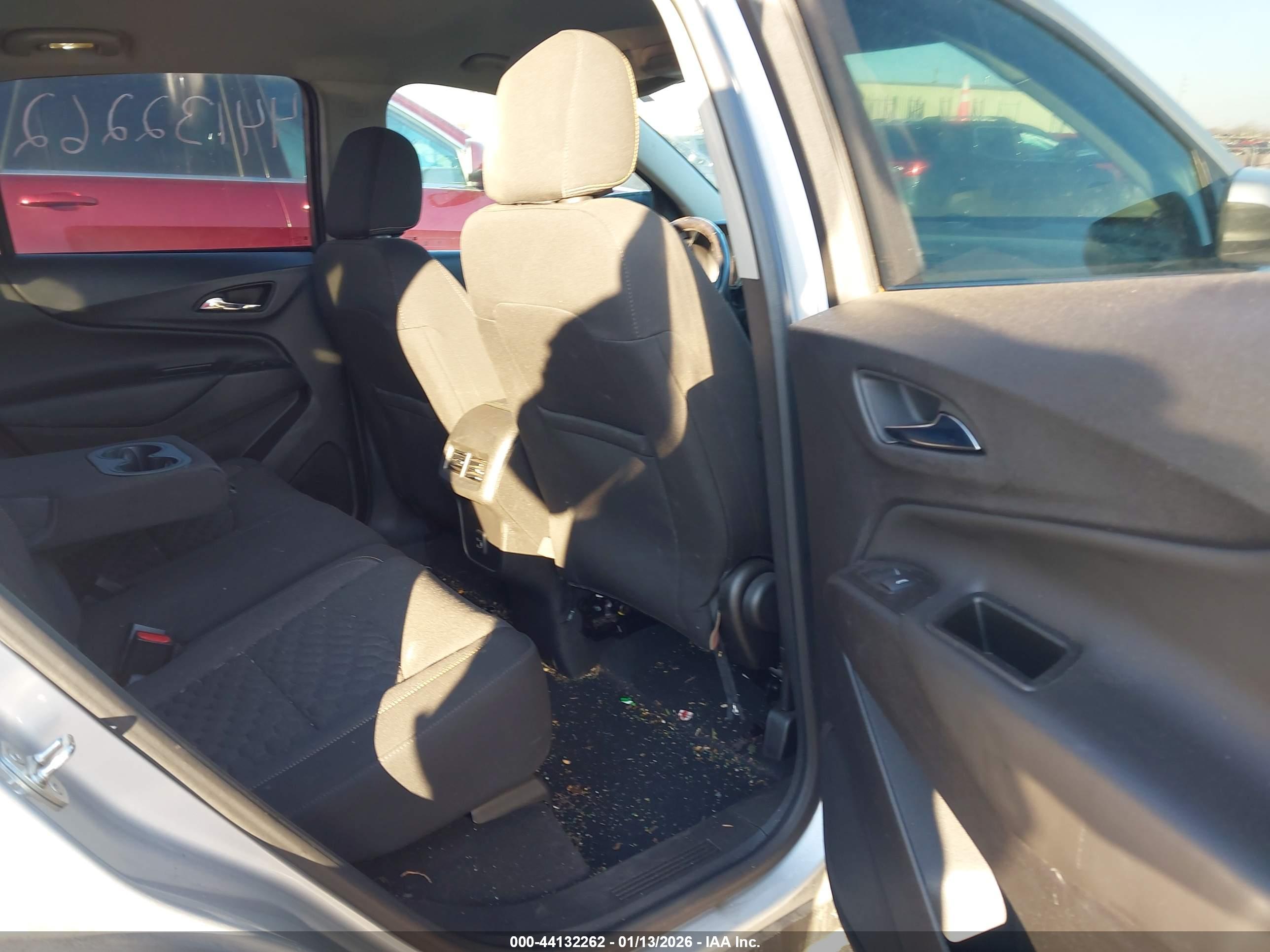 CHEVROLET EQUINOX image 8