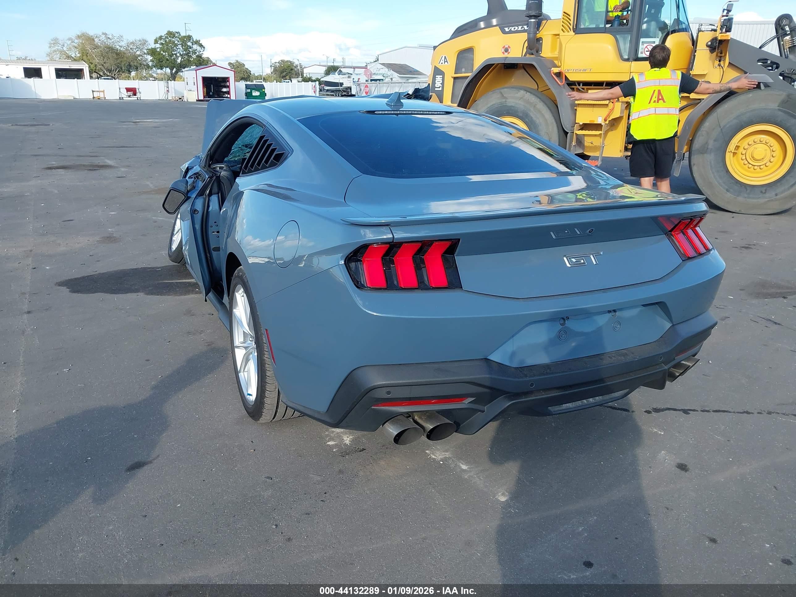 FORD MUSTANG image 3