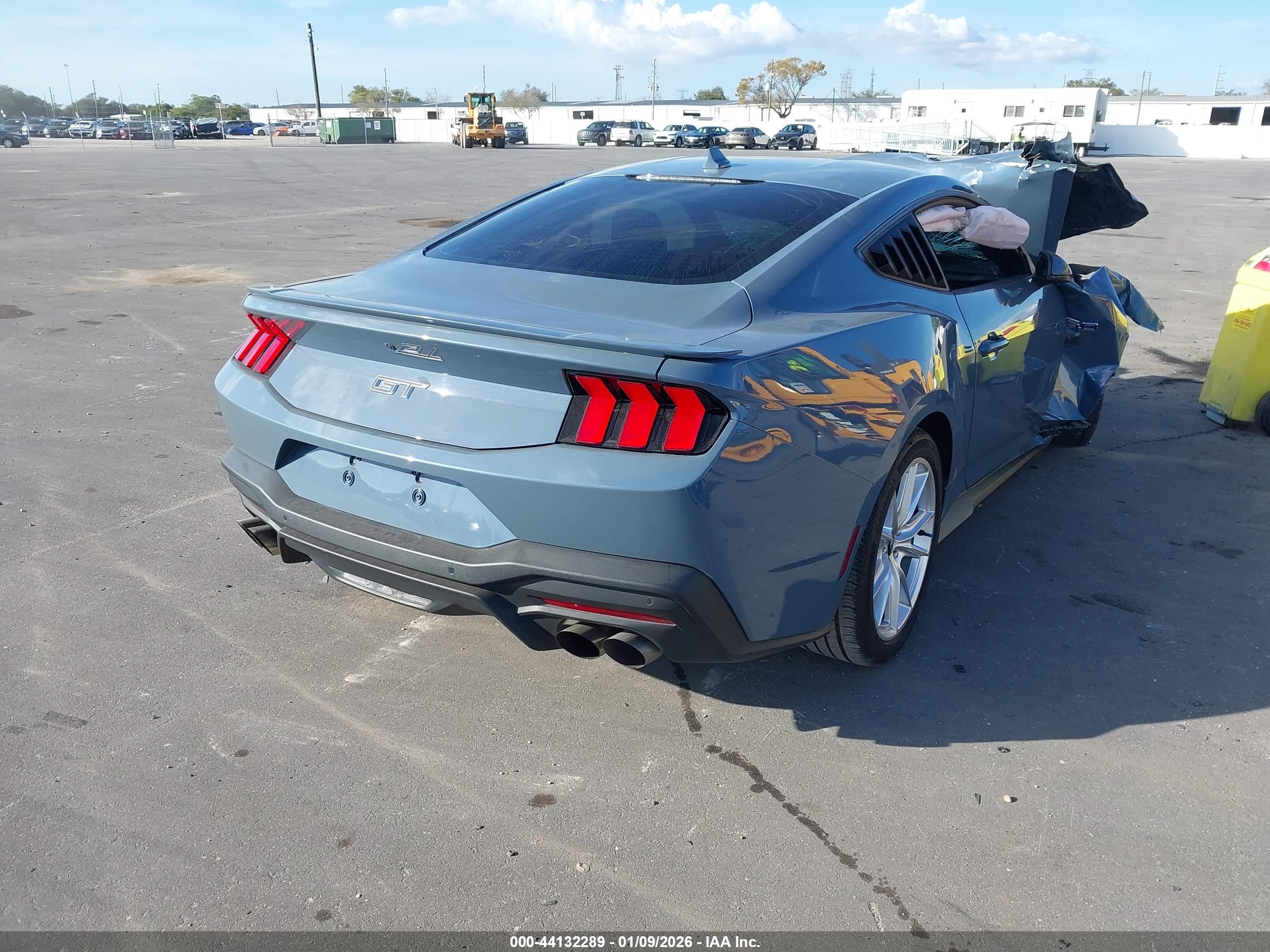 FORD MUSTANG image 4