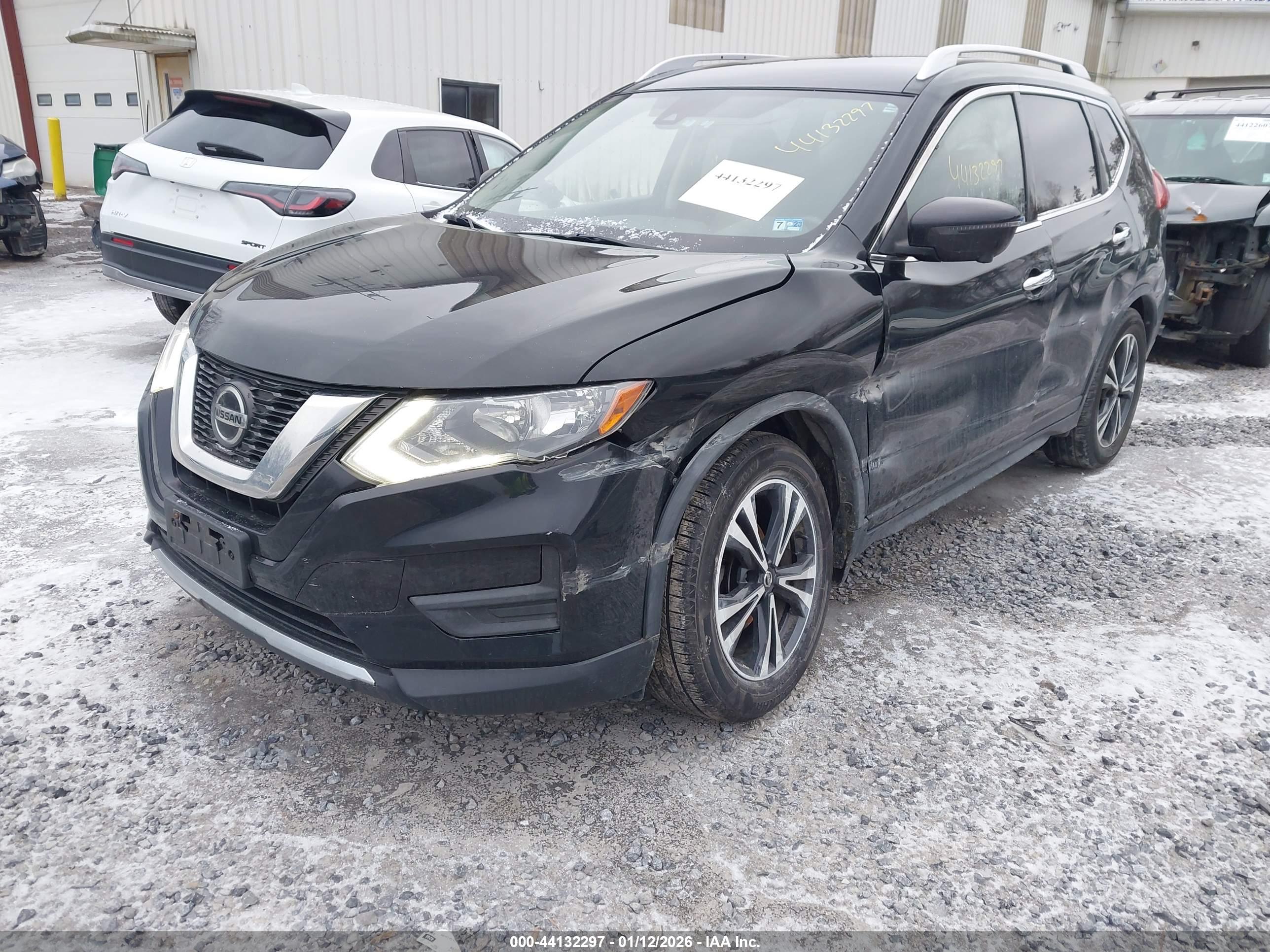 NISSAN ROGUE image 2