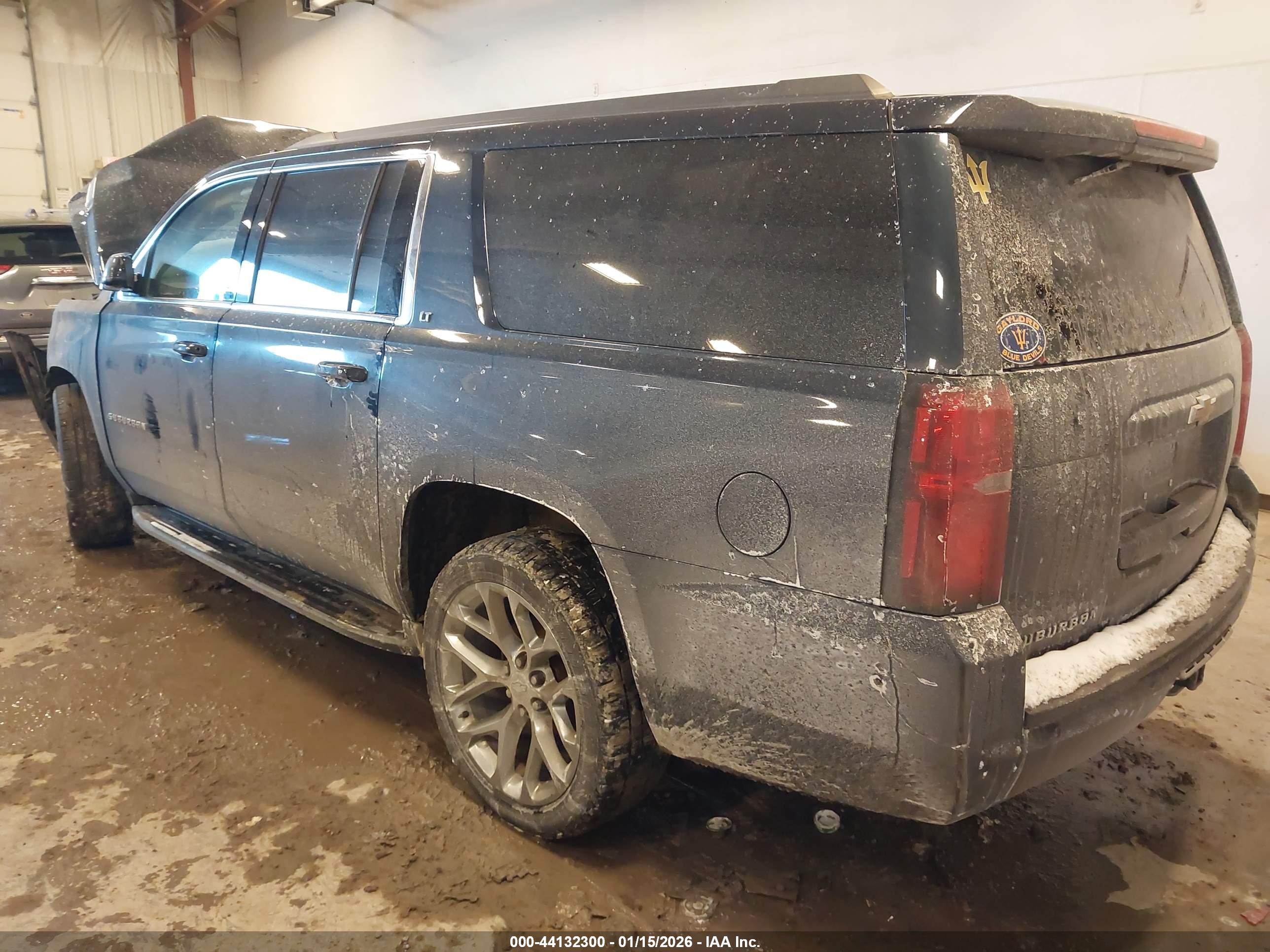 CHEVROLET SUBURBAN image 3