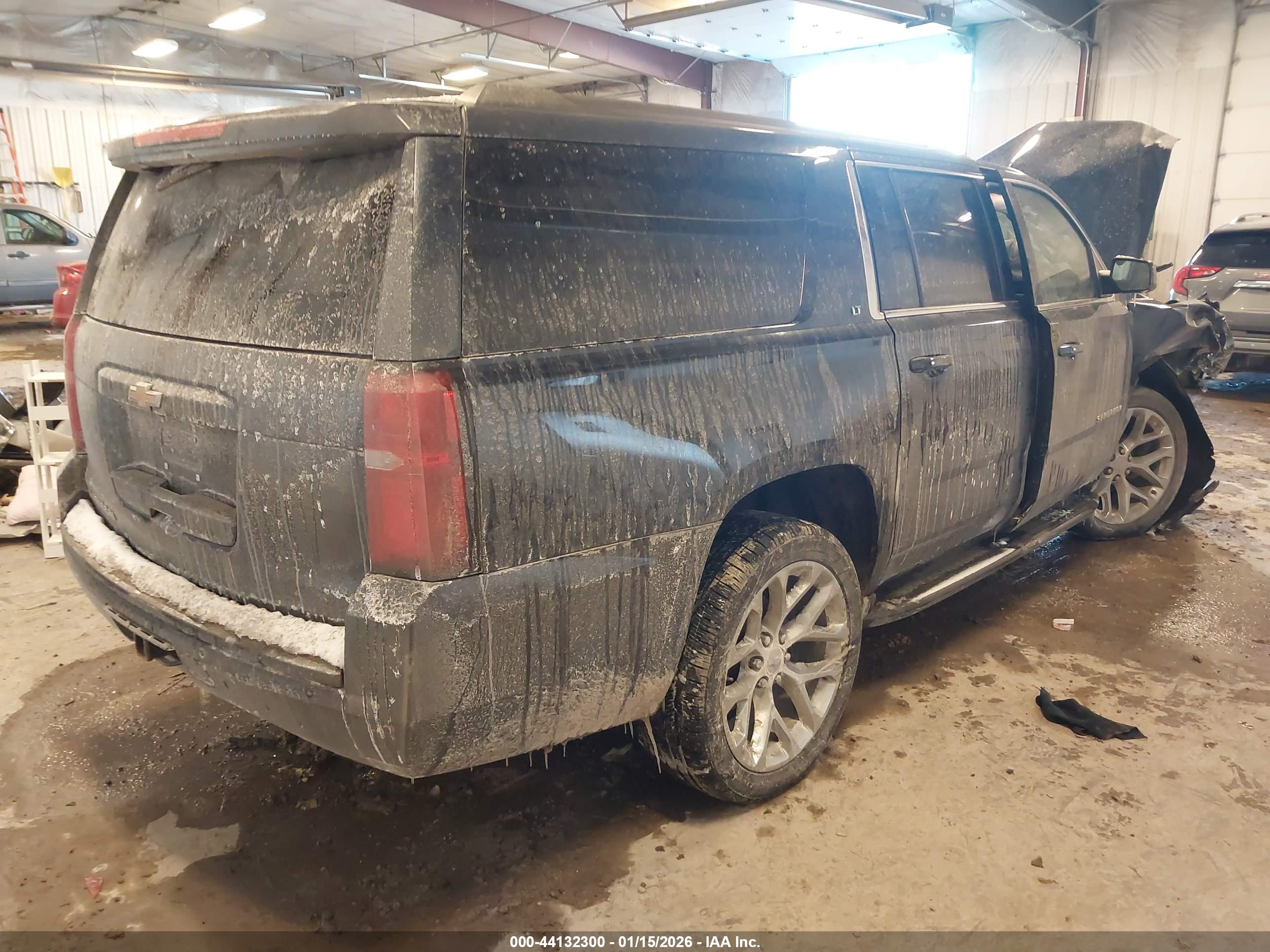 CHEVROLET SUBURBAN image 4
